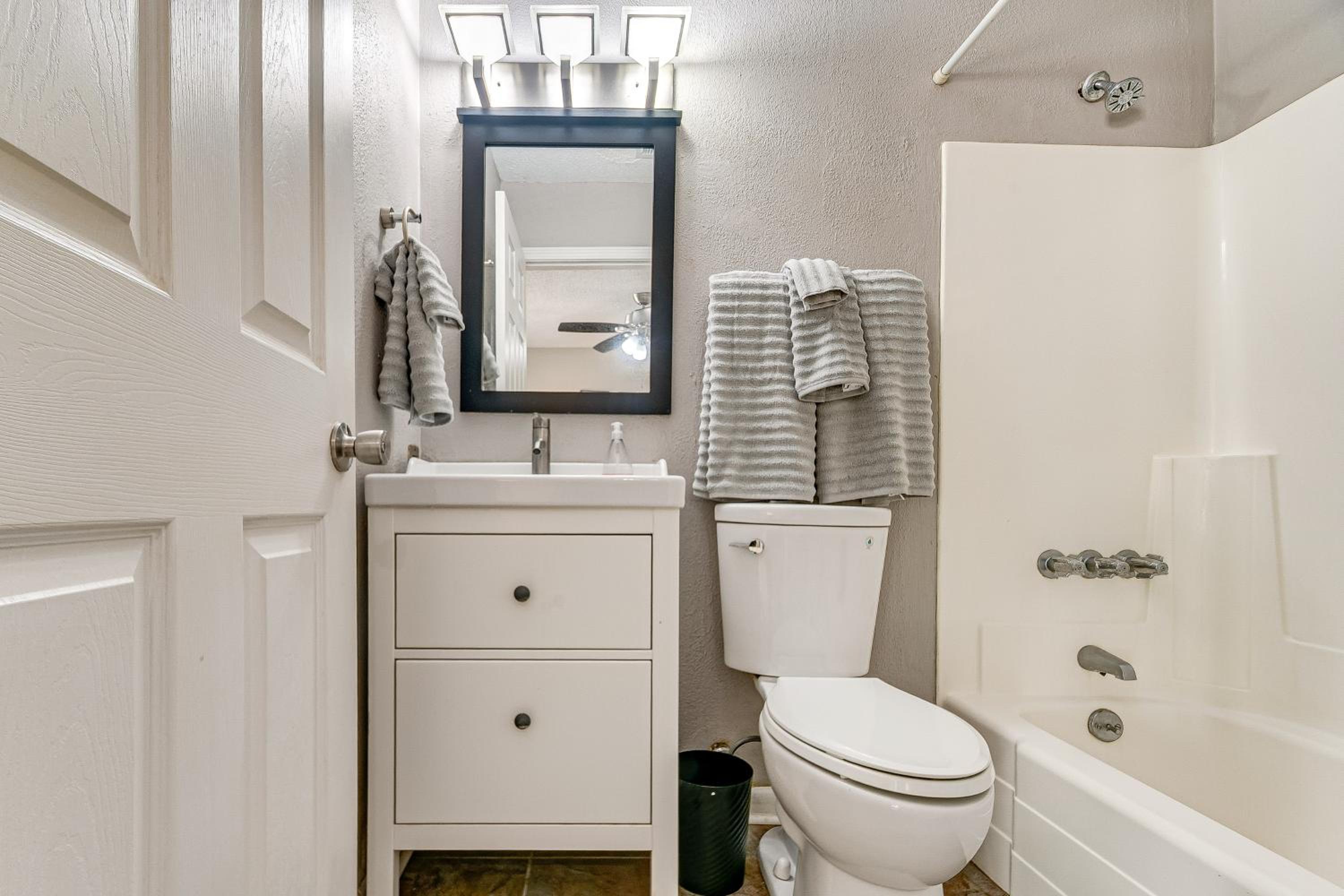 Pet-Friendly Raleigh Townhome Near Medical Centers