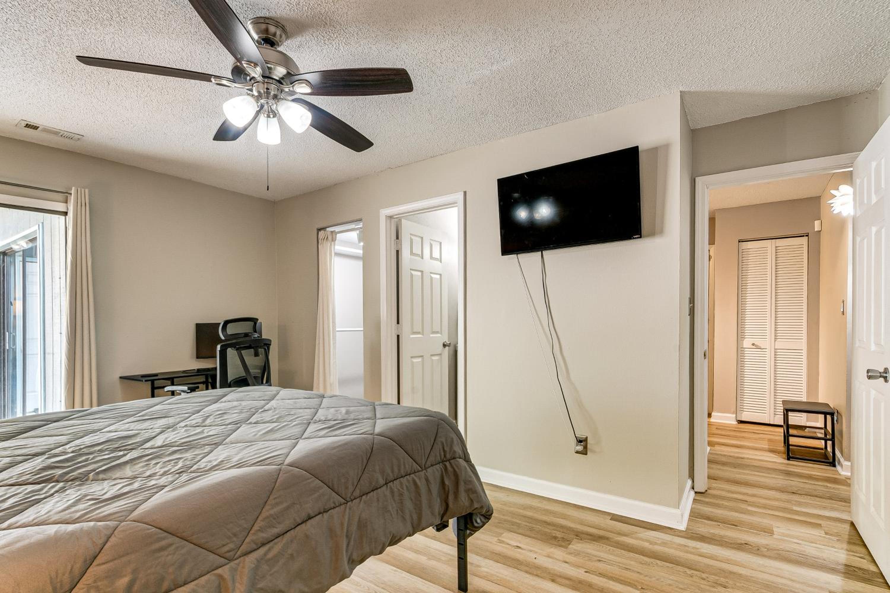 Pet-Friendly Raleigh Townhome Near Medical Centers