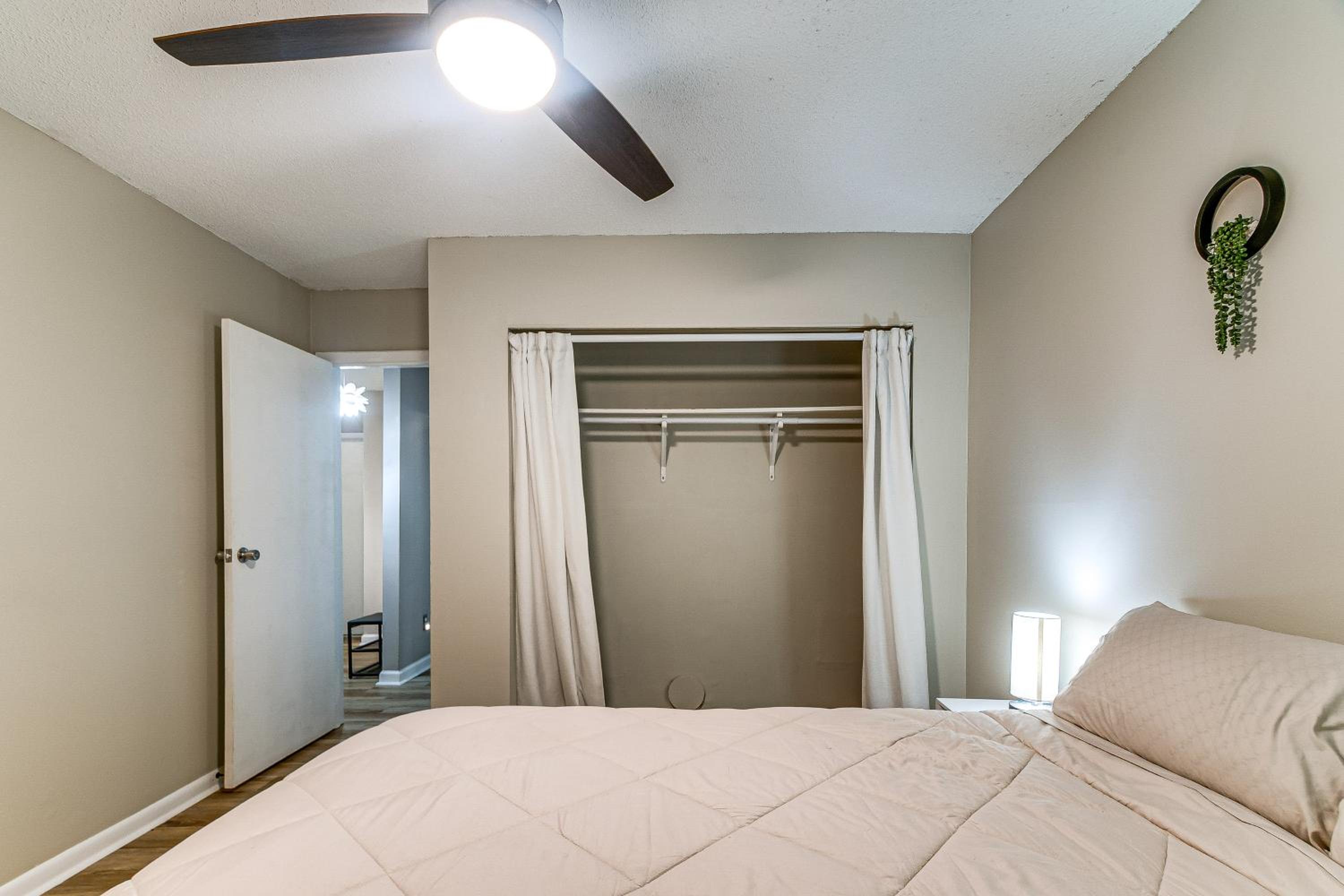 Pet-Friendly Raleigh Townhome Near Medical Centers