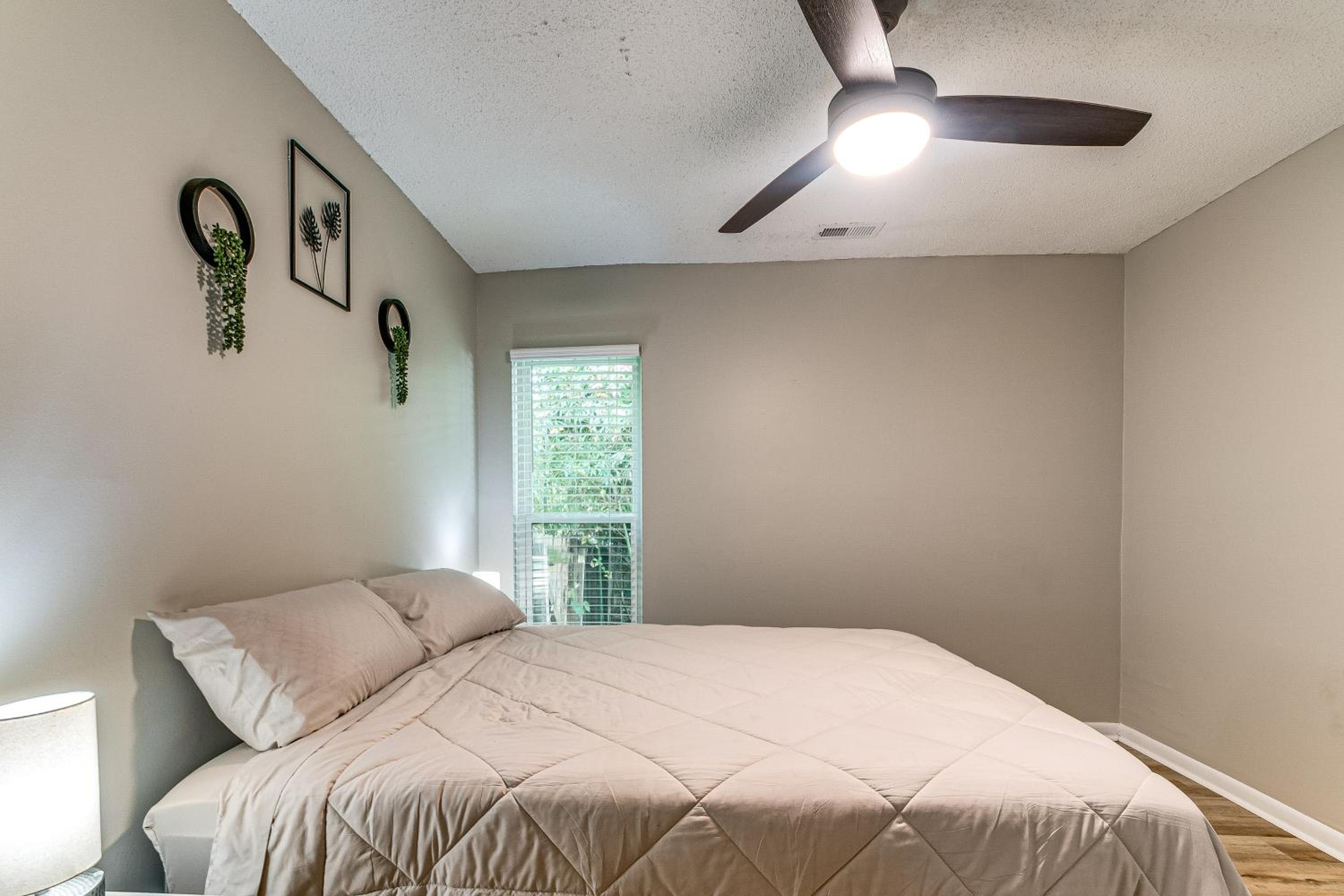 Pet-Friendly Raleigh Townhome Near Medical Centers