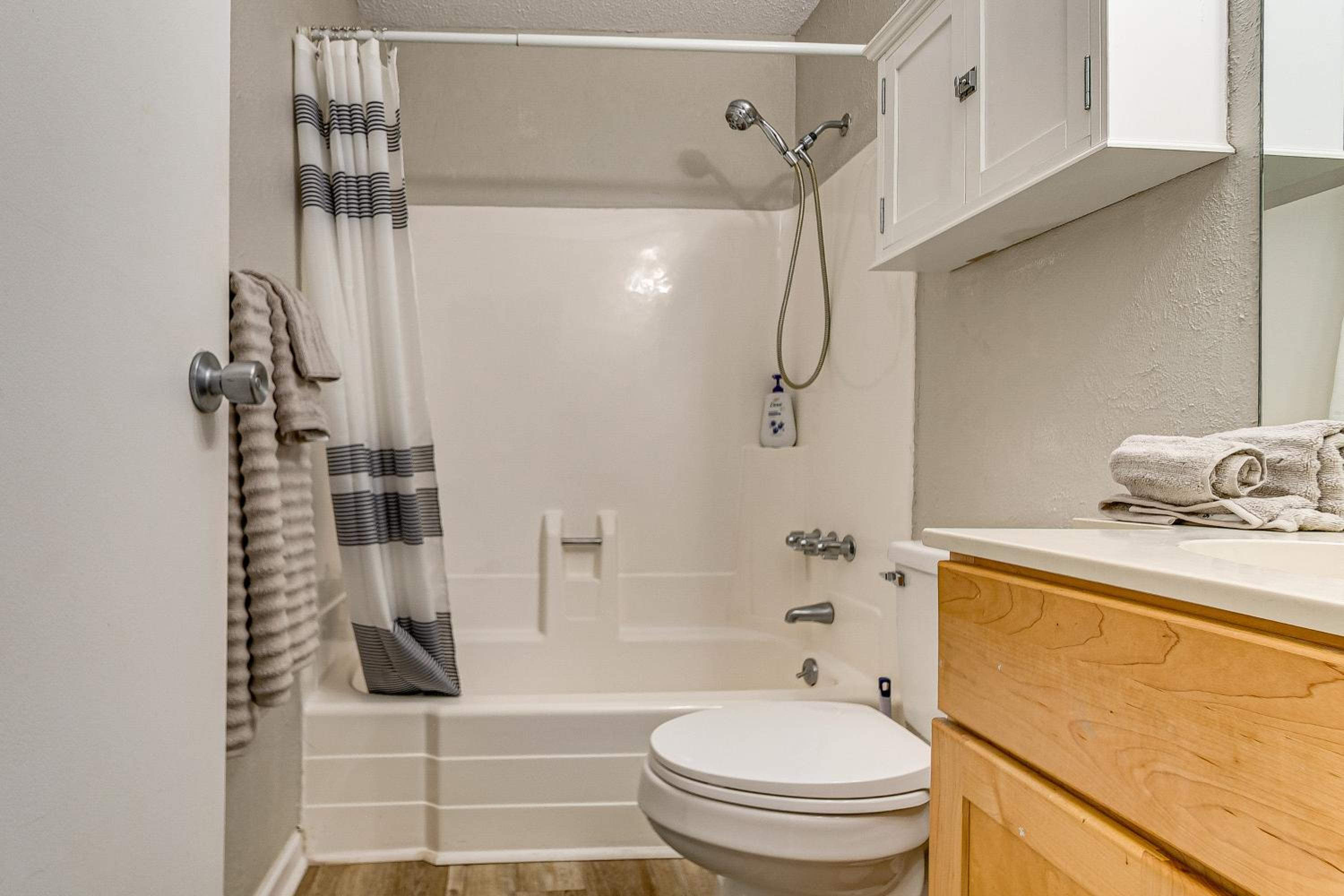 Pet-Friendly Raleigh Townhome Near Medical Centers