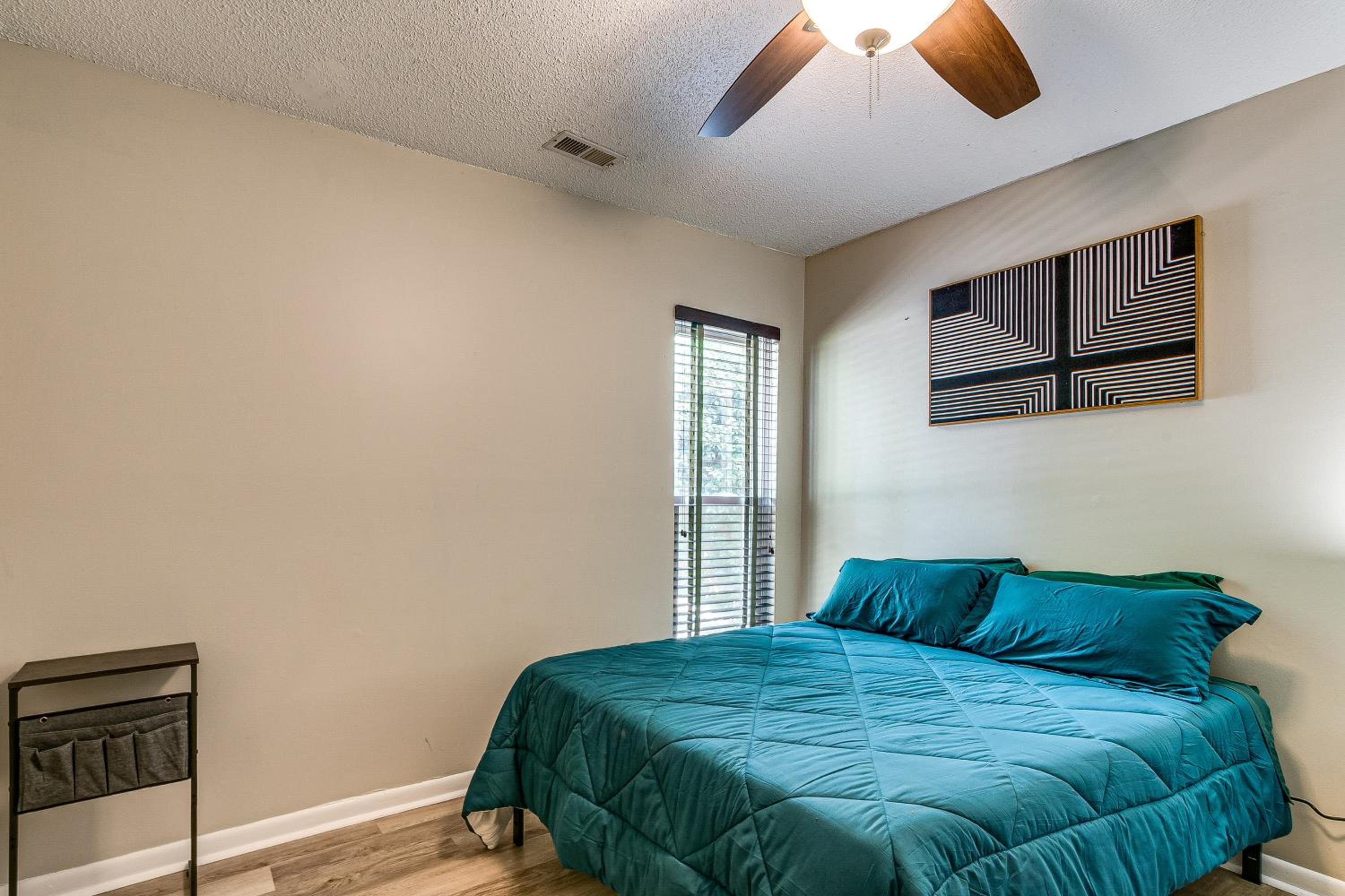 Pet-Friendly Raleigh Townhome Near Medical Centers