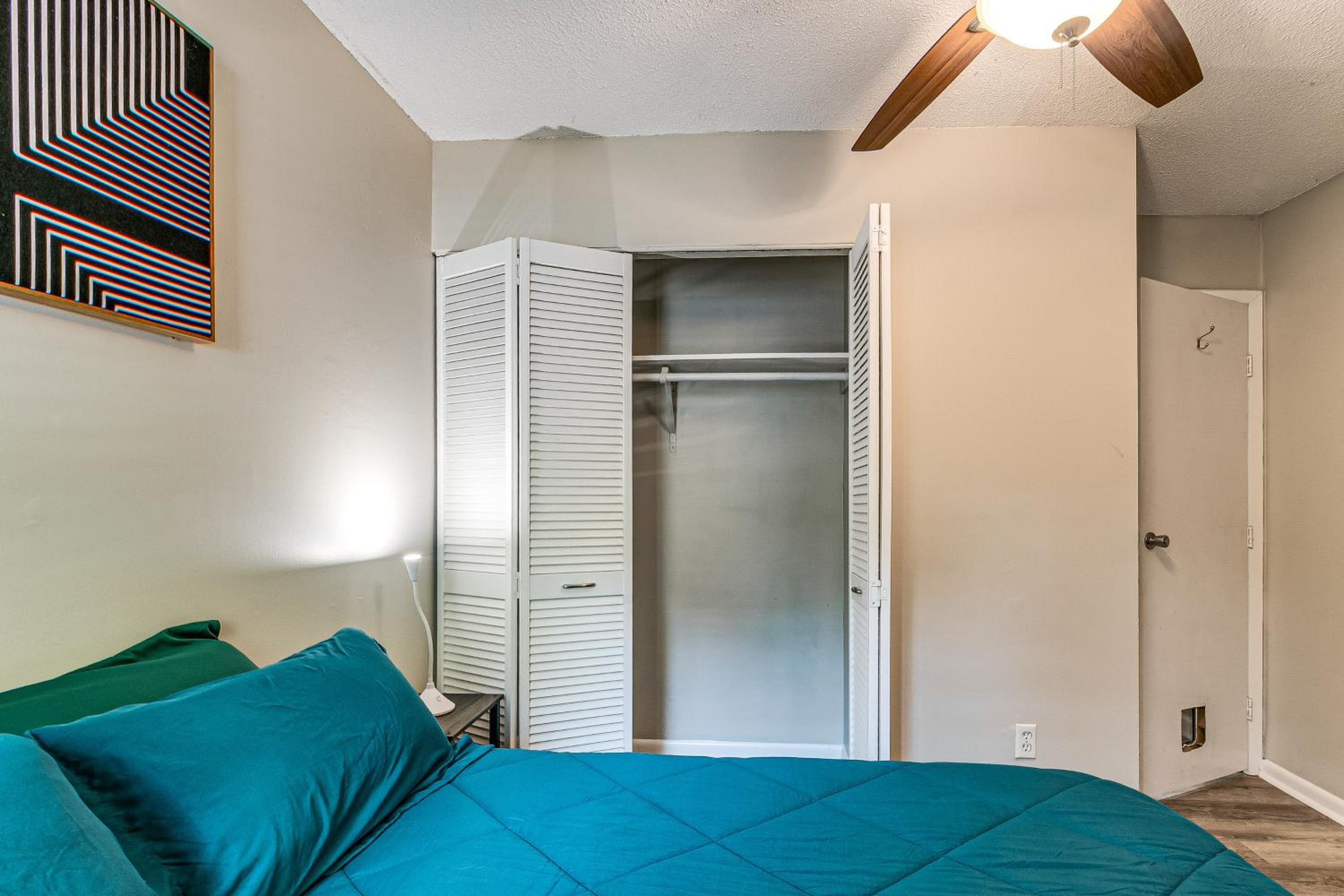 Pet-Friendly Raleigh Townhome Near Medical Centers