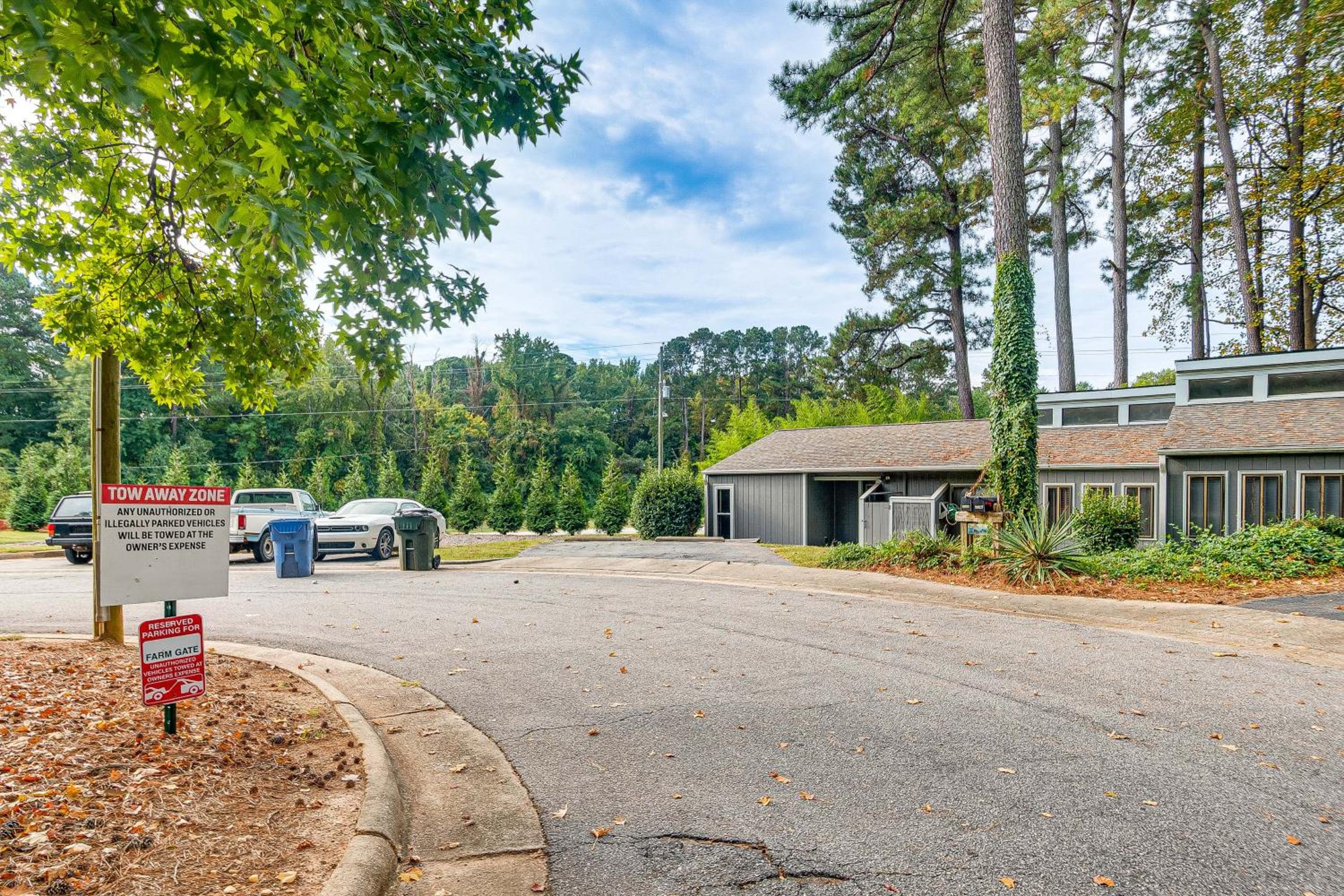 Pet-Friendly Raleigh Townhome Near Medical Centers