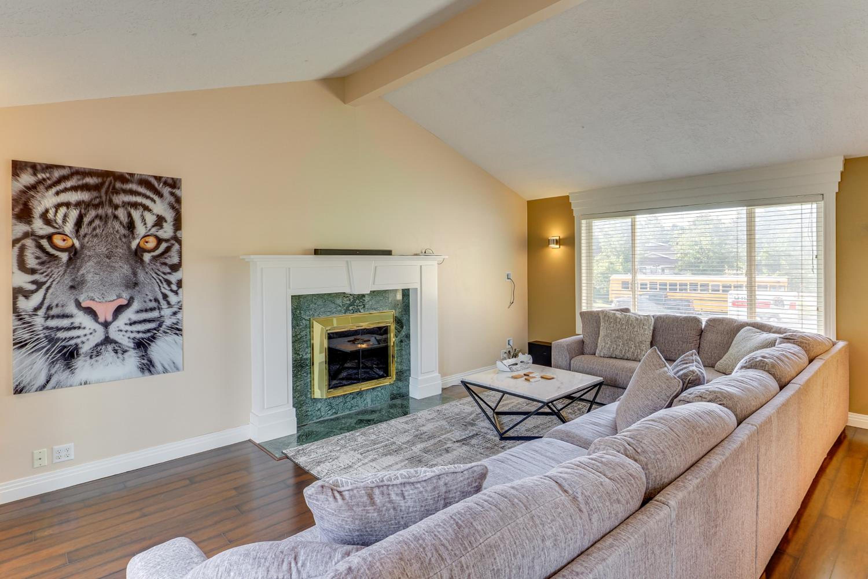 Big Space, Bigger View! Cottonwood Canyon Retreat