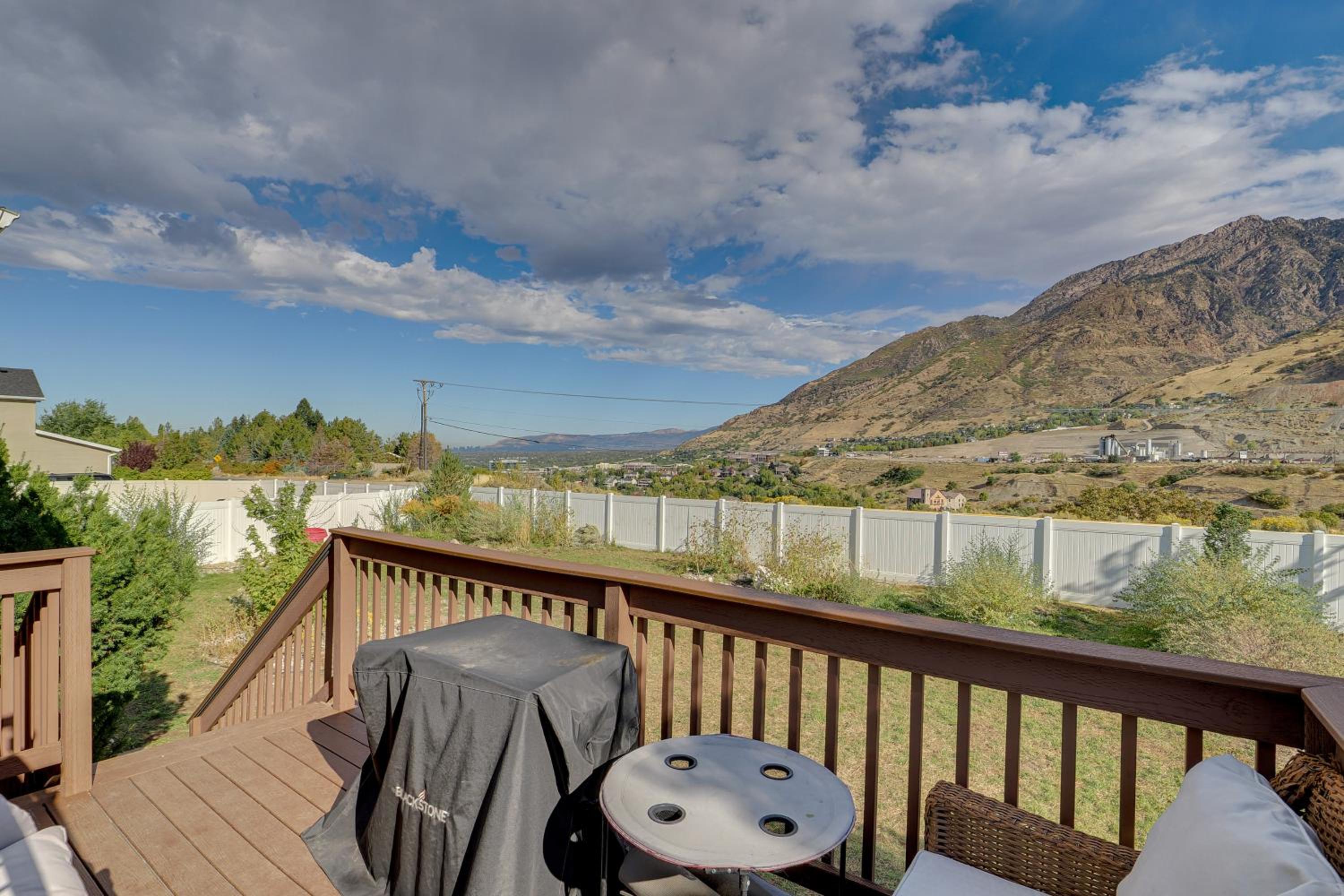 Big Space, Bigger View! Cottonwood Canyon Retreat