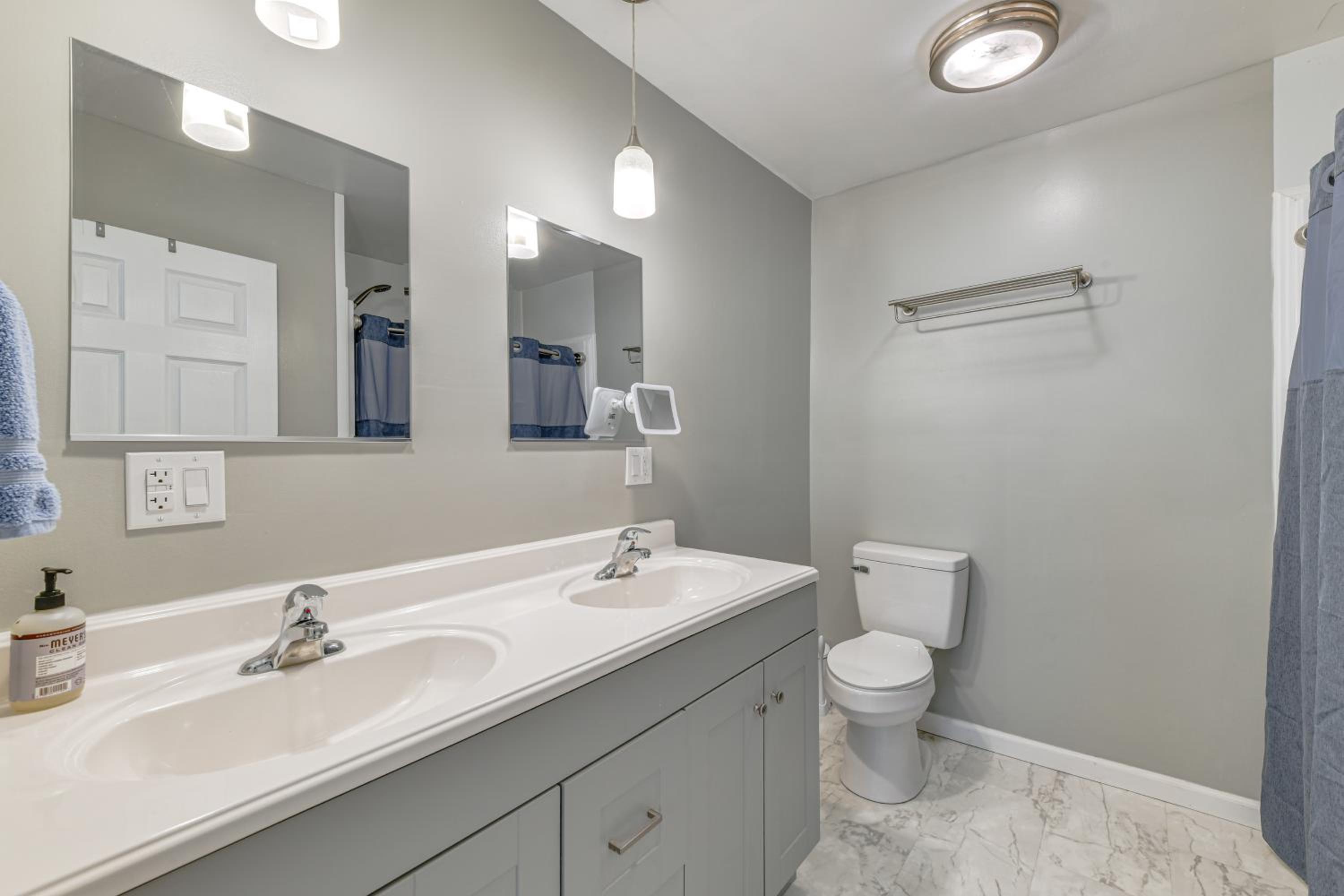 Walk to Main Street! Updated Norwich Home
