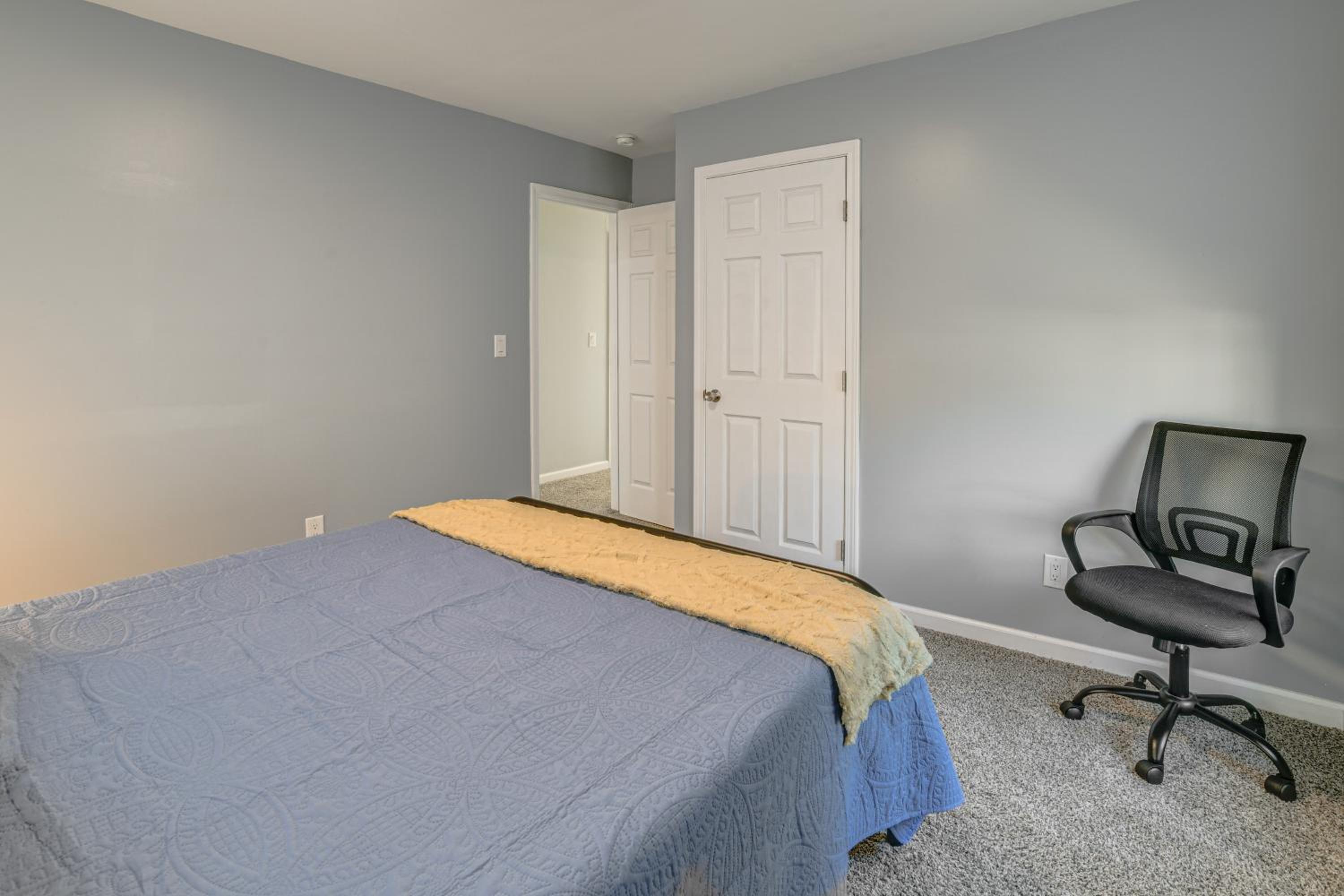 Walk to Main Street! Updated Norwich Home