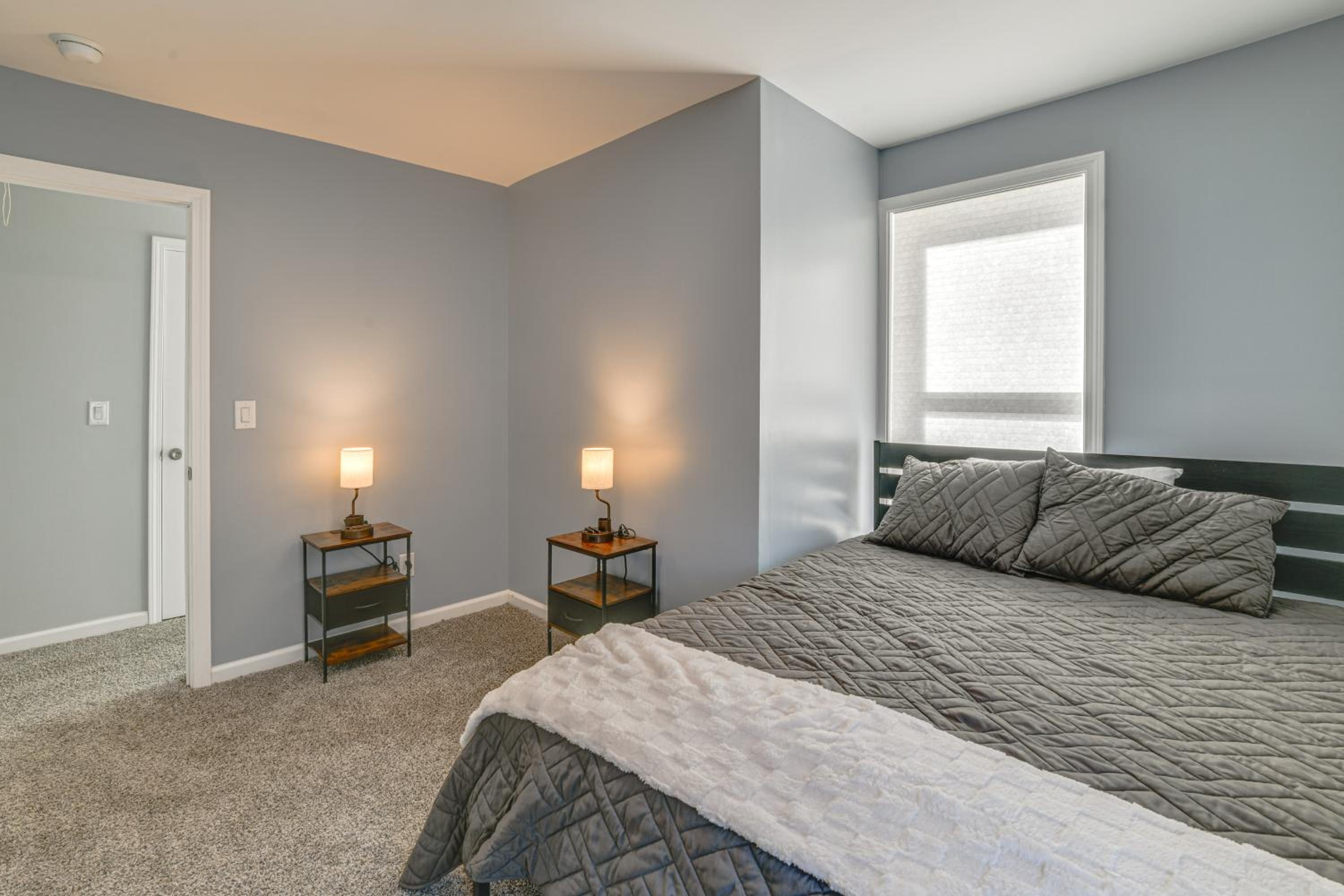 Walk to Main Street! Updated Norwich Home