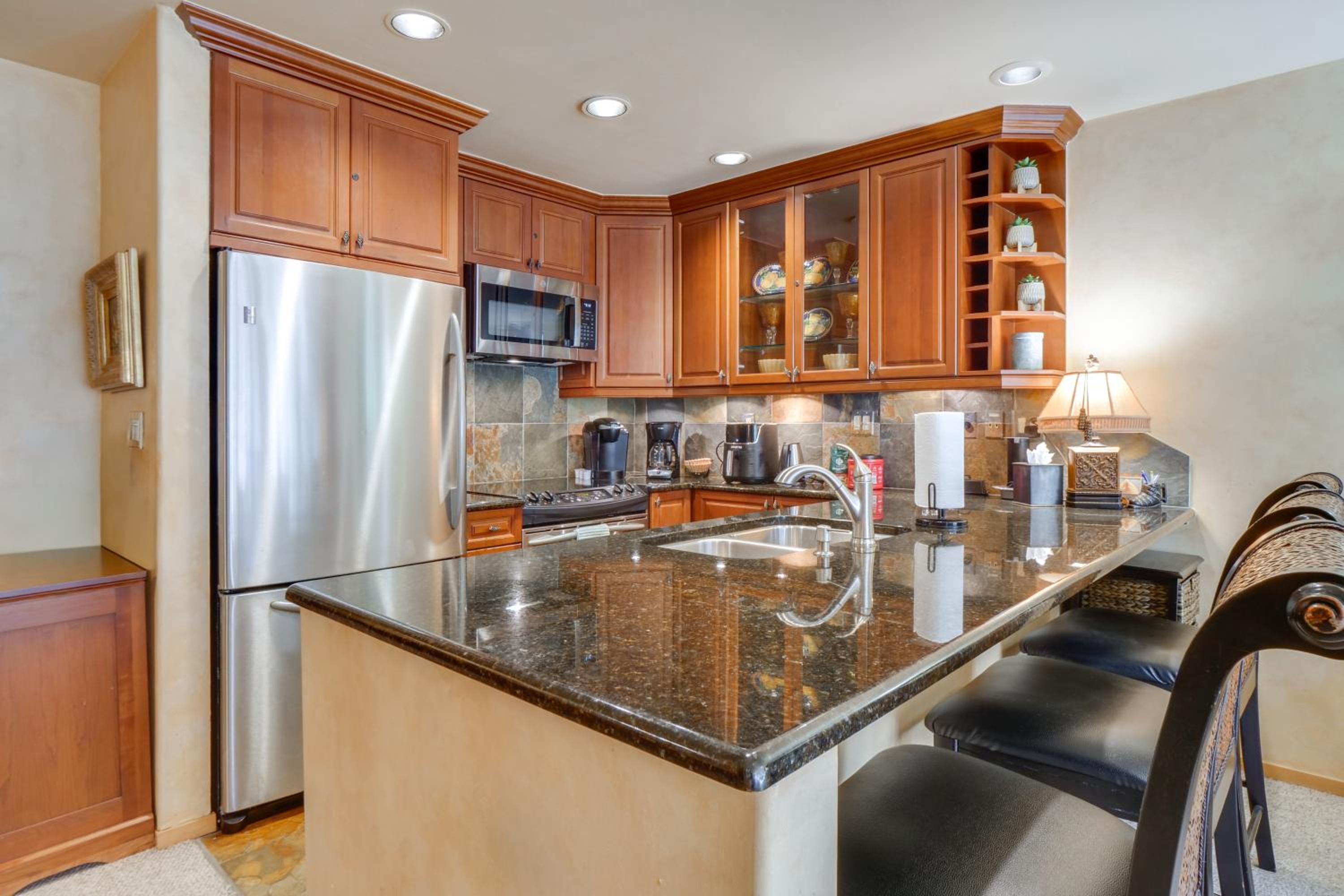 1 Mi to Vail Ski Resort Condo with Resort Perks!