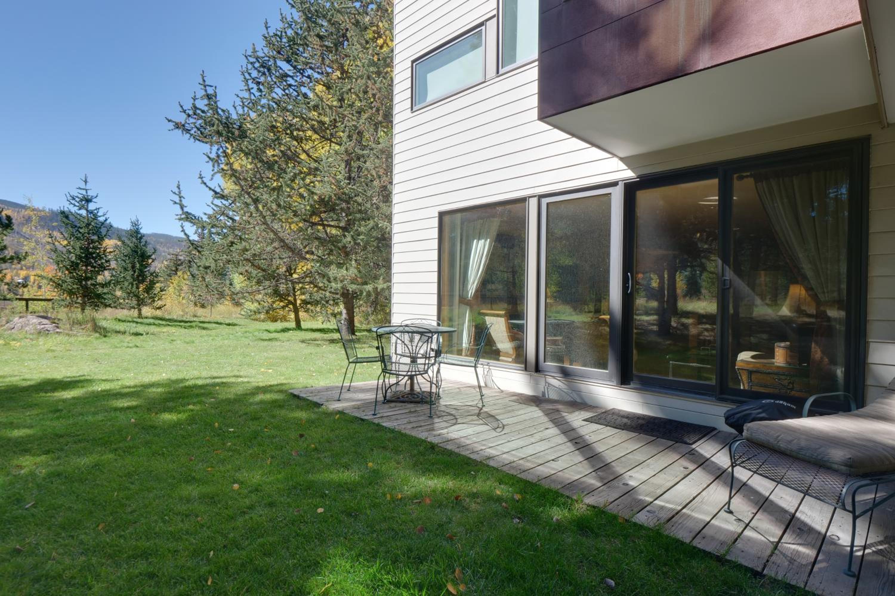 1 Mi to Vail Ski Resort Condo with Resort Perks!