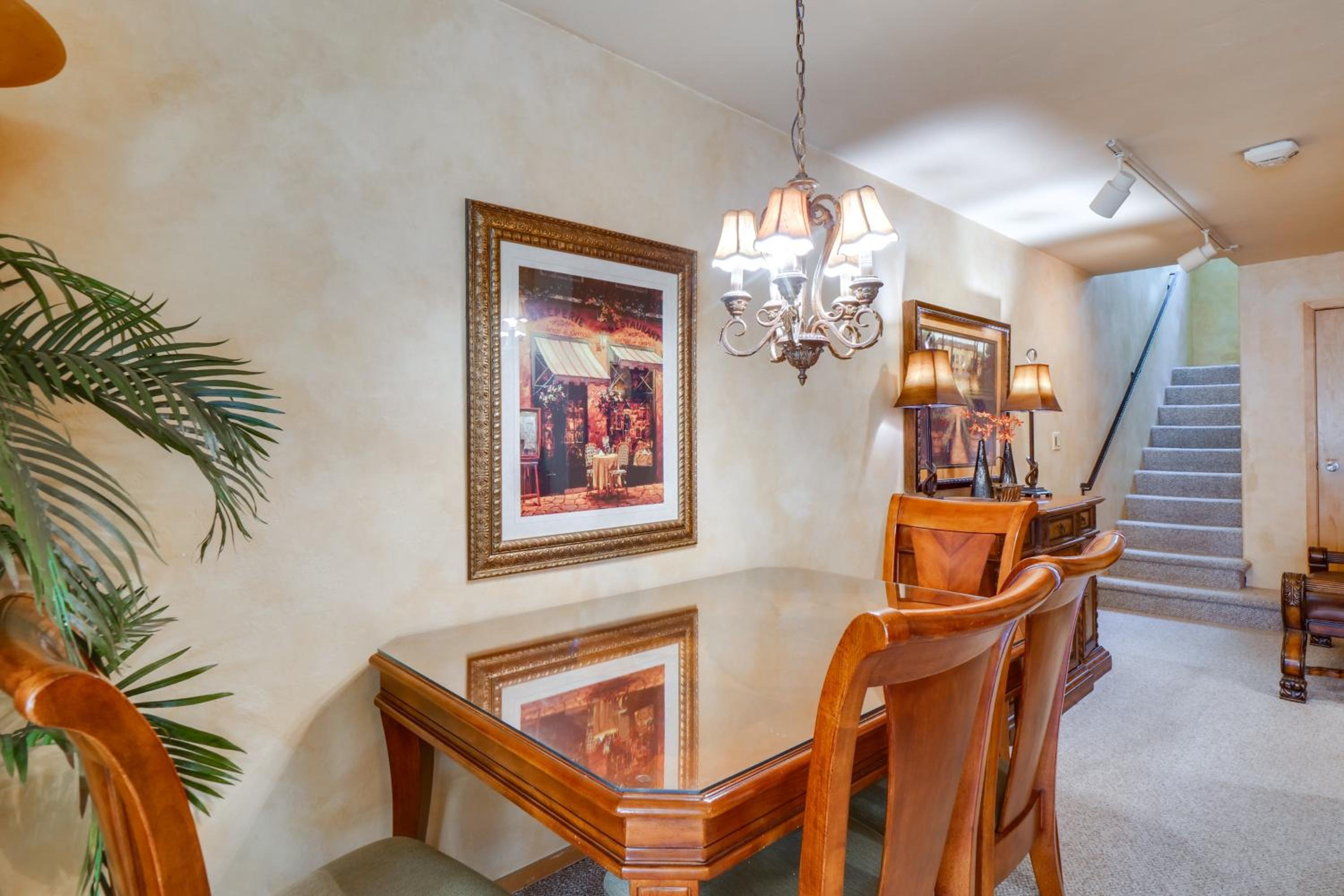 1 Mi to Vail Ski Resort Condo with Resort Perks!