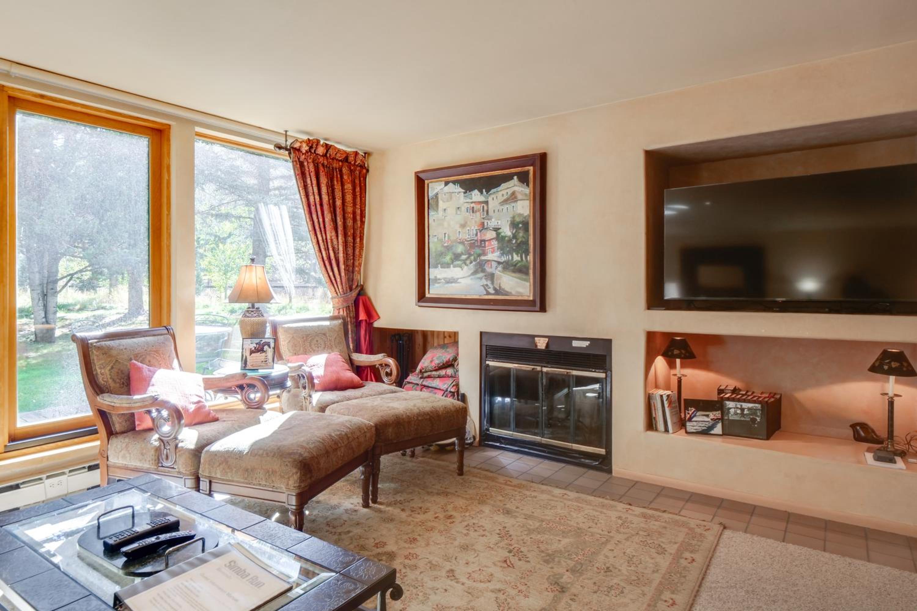 1 Mi to Vail Ski Resort Condo with Resort Perks!