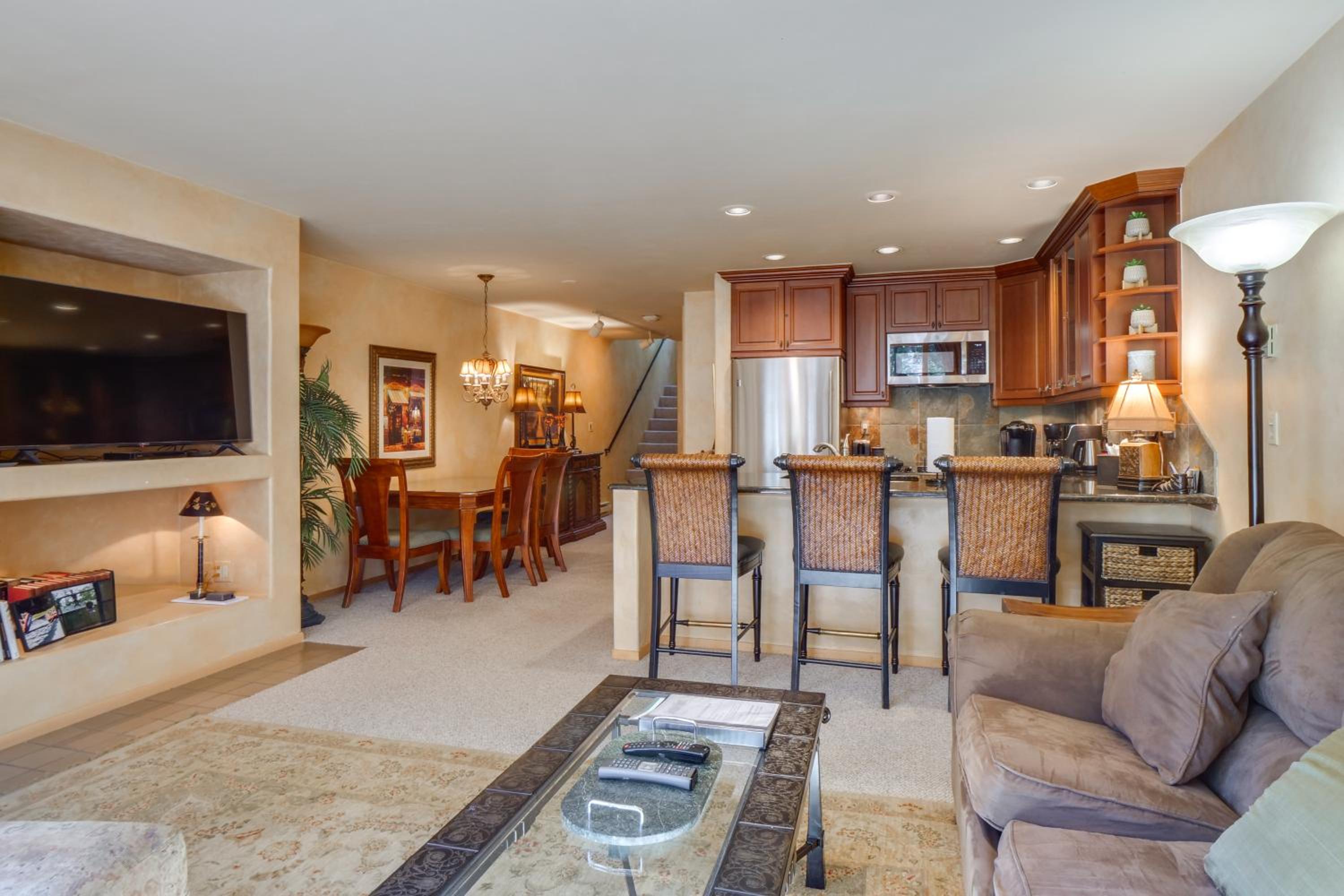 1 Mi to Vail Ski Resort Condo with Resort Perks!