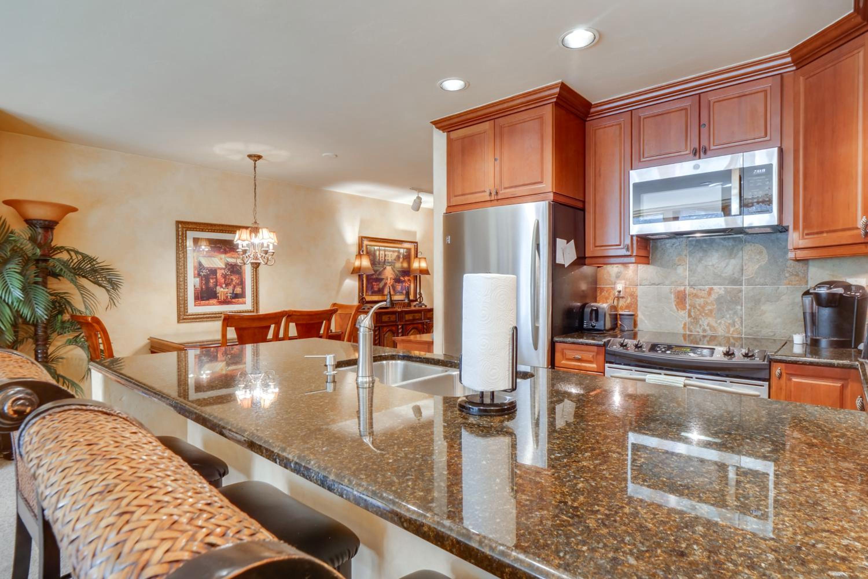 1 Mi to Vail Ski Resort Condo with Resort Perks!