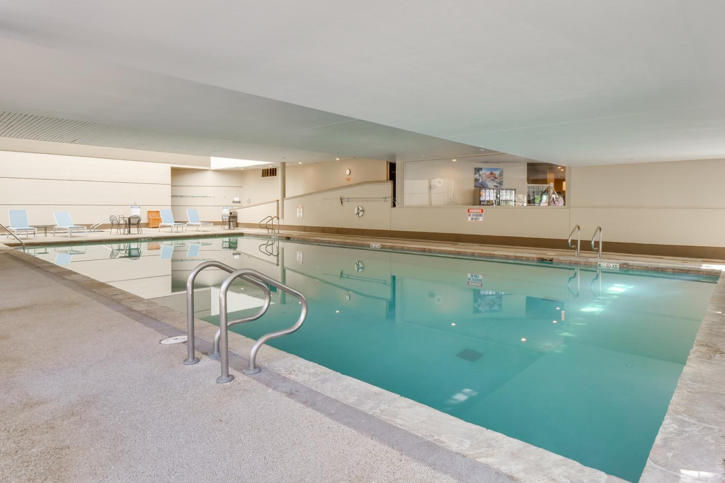 1 Mi to Vail Ski Resort Condo with Resort Perks!