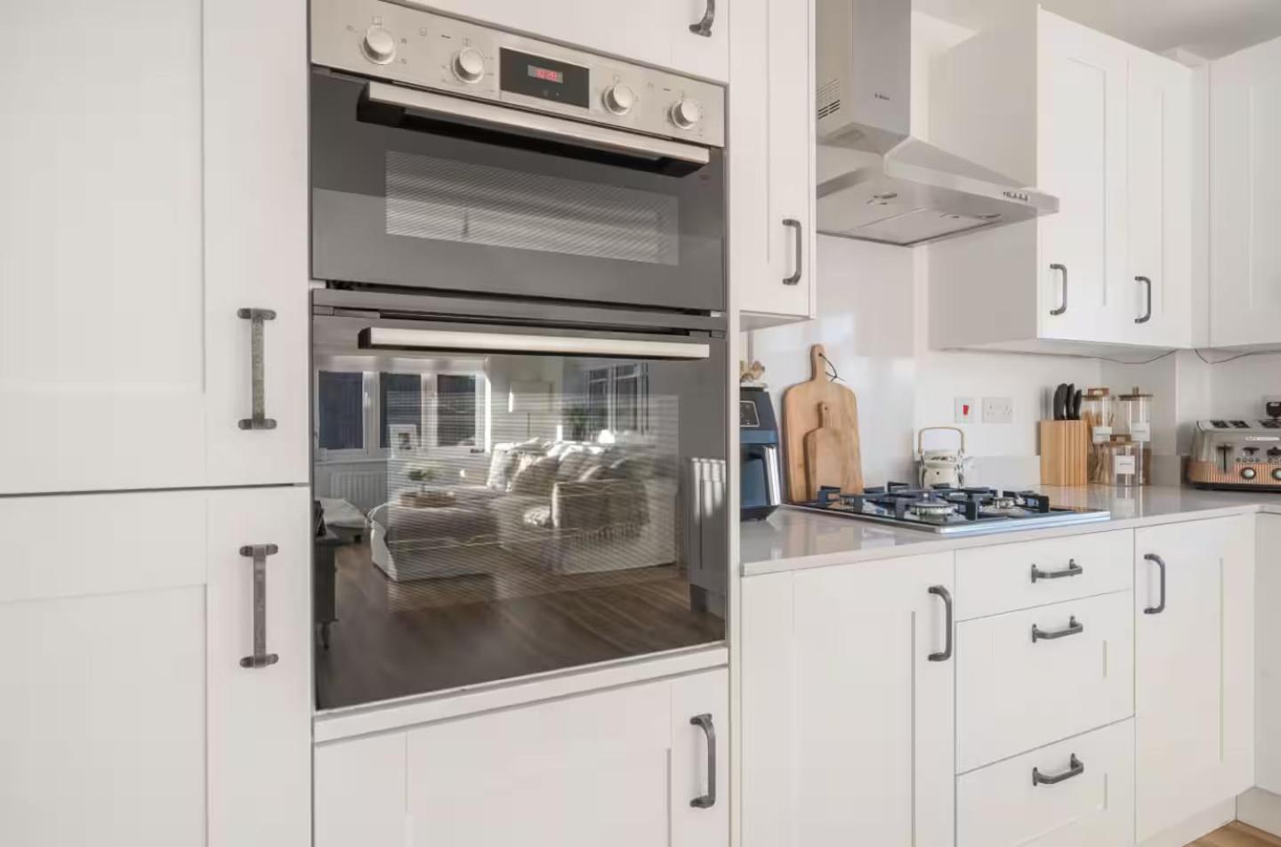 4-Bed Home for Contractors & Relocation - Sleeps 8