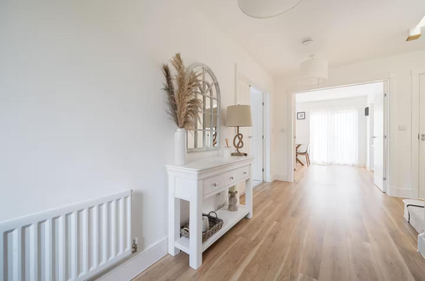 4-Bed Home for Contractors & Relocation - Sleeps 8