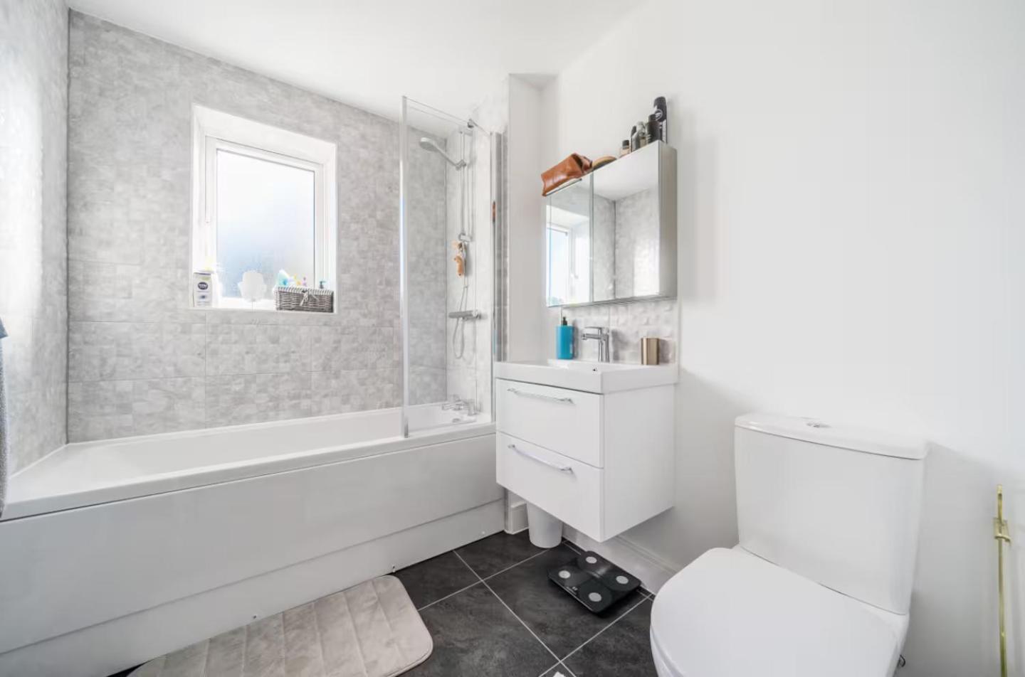 4-Bed Home for Contractors & Relocation - Sleeps 8