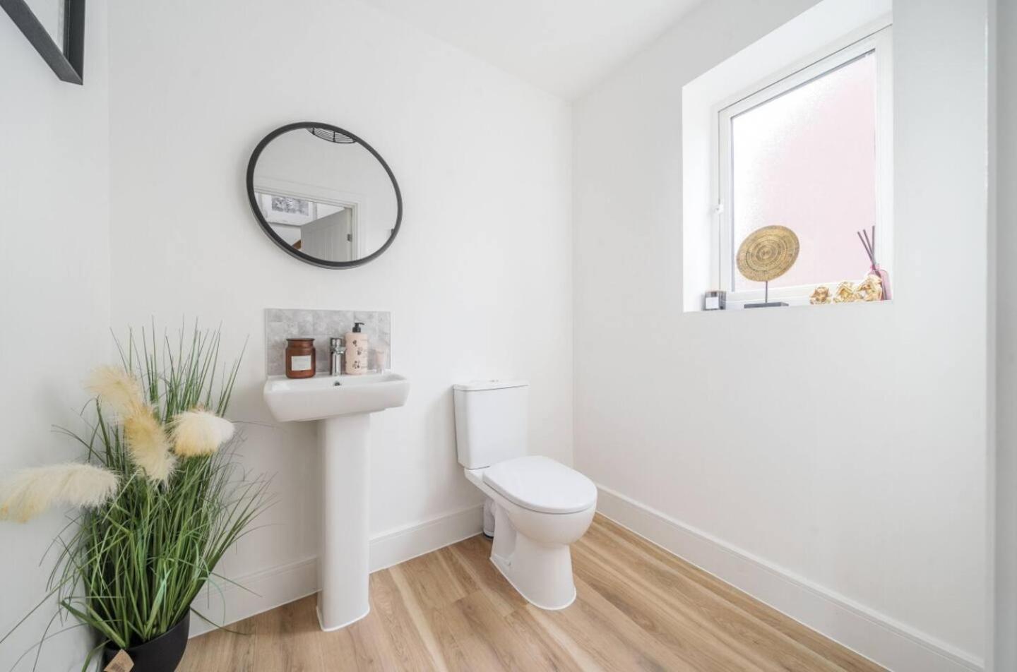 4-Bed Home for Contractors & Relocation - Sleeps 8