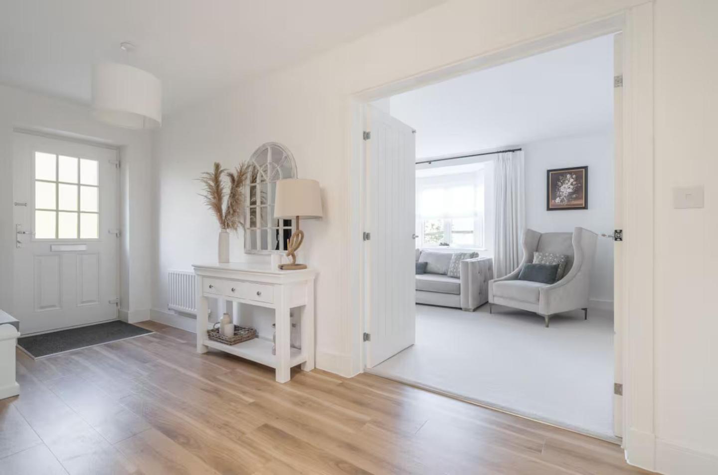 4-Bed Home for Contractors & Relocation - Sleeps 8