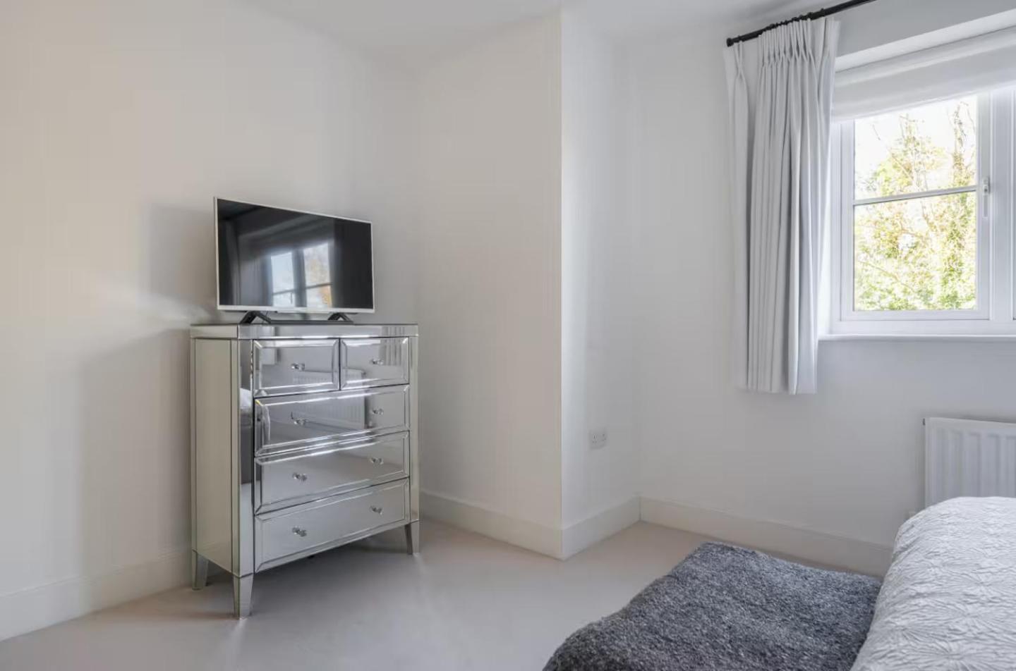 4-Bed Home for Contractors & Relocation - Sleeps 8