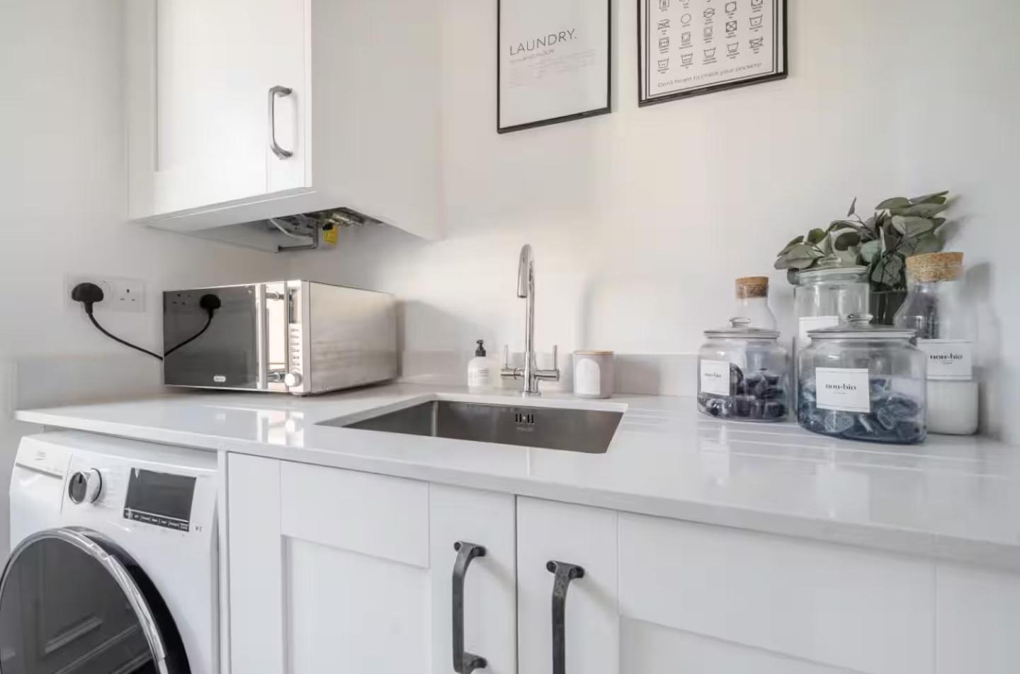4-Bed Home for Contractors & Relocation - Sleeps 8