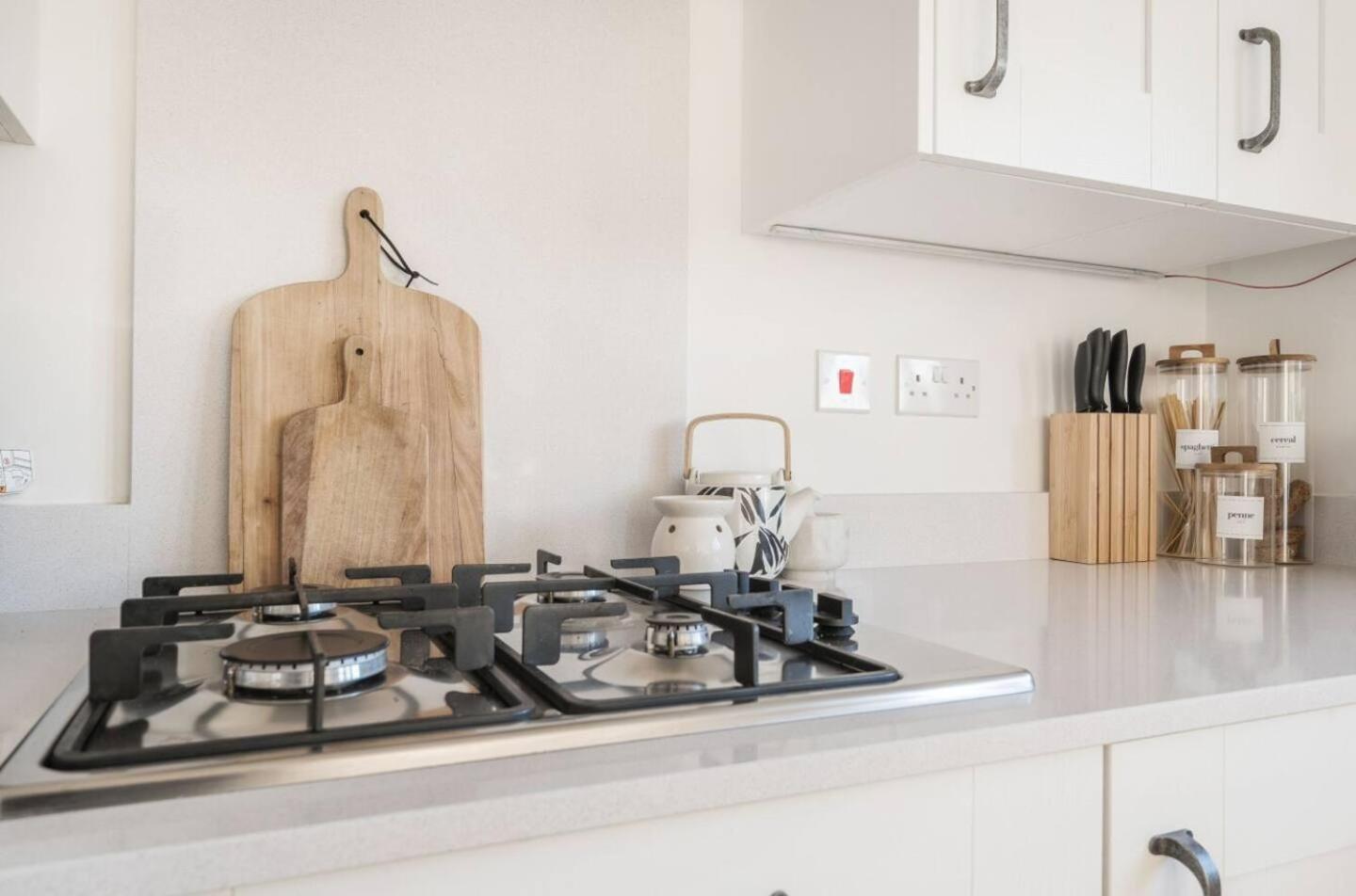 4-Bed Home for Contractors & Relocation - Sleeps 8