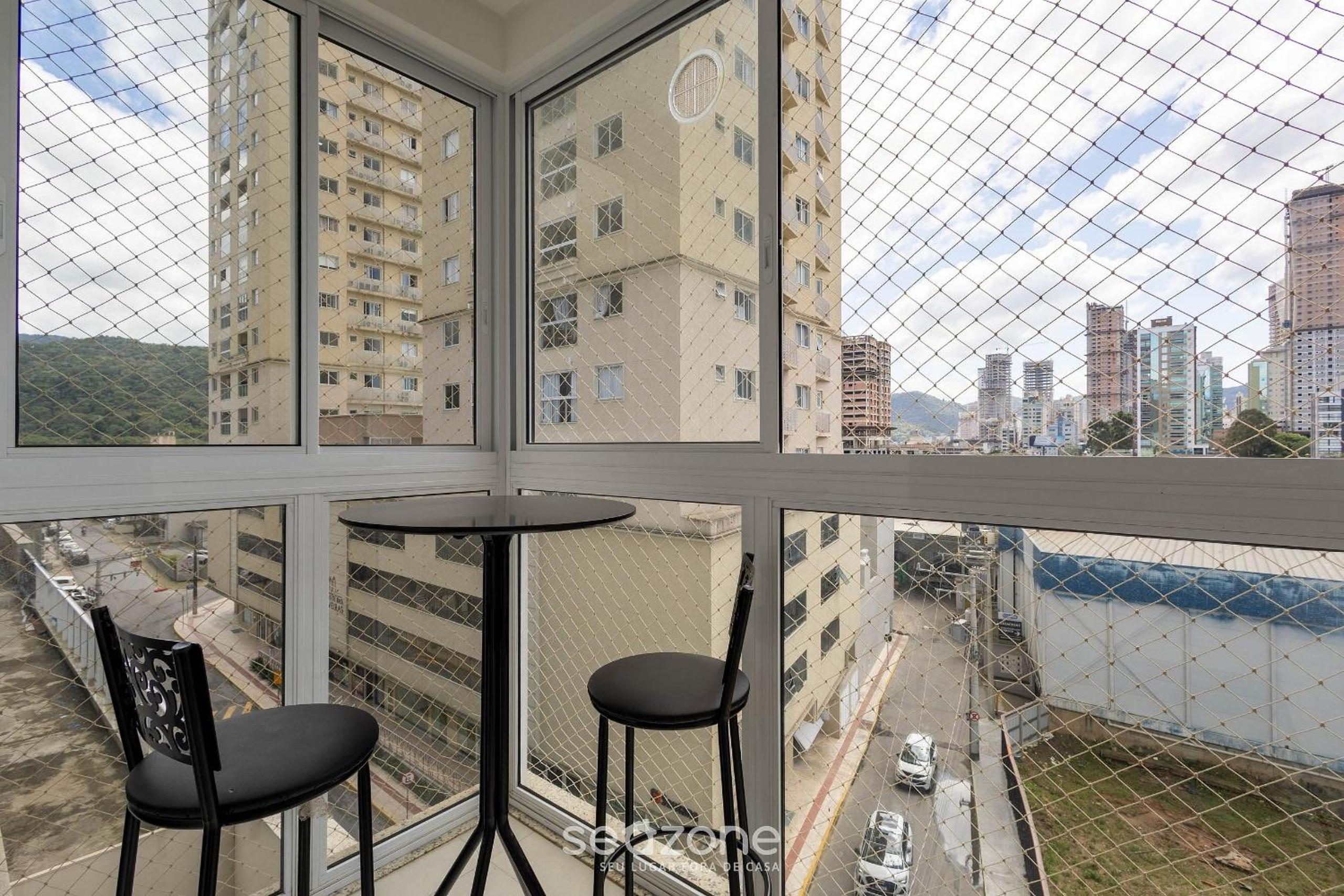 Apt w/ Gourmet Balcony 500m from the Beach CDM0101