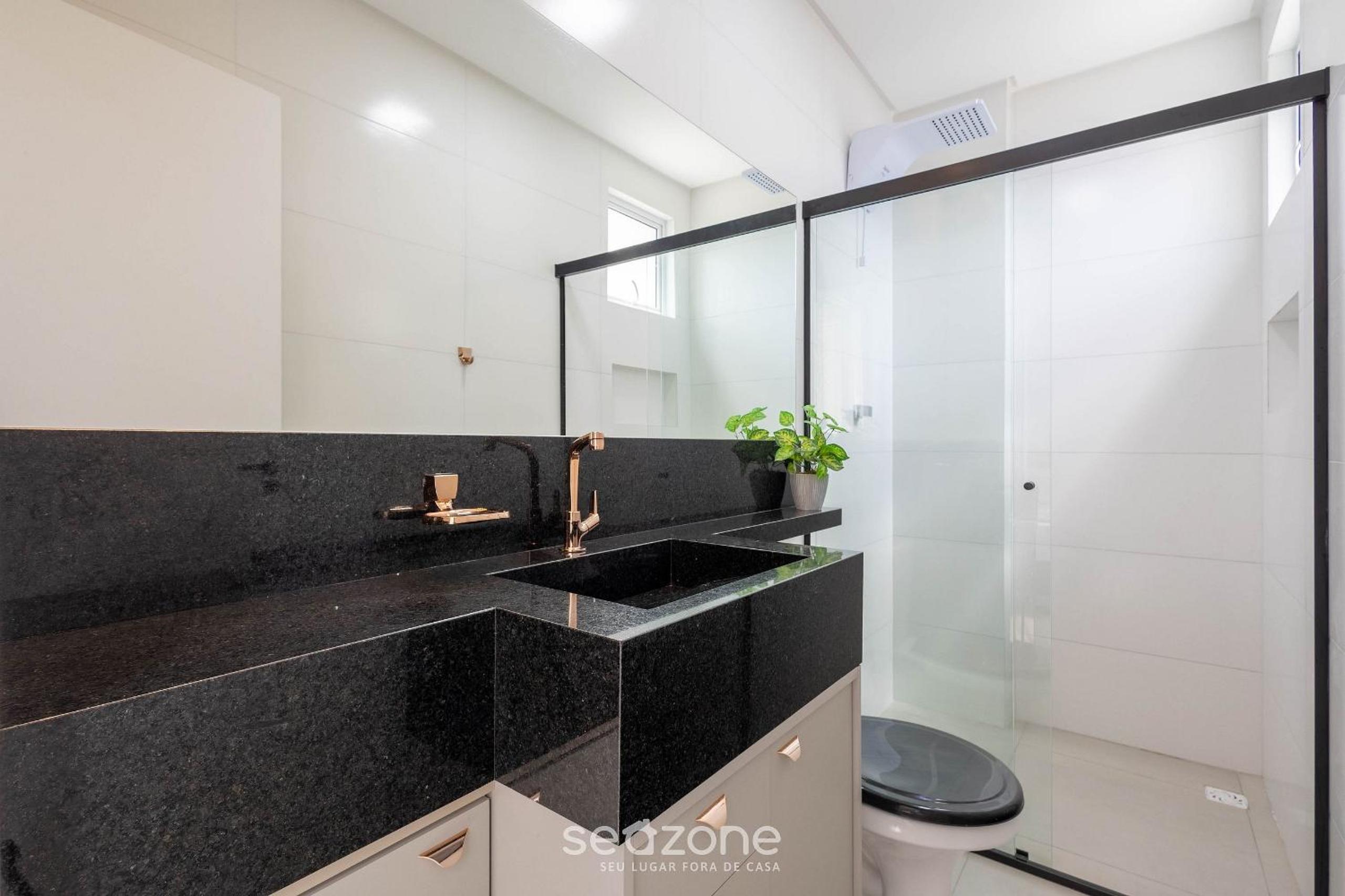 Apt w/ Gourmet Balcony 500m from the Beach CDM0101