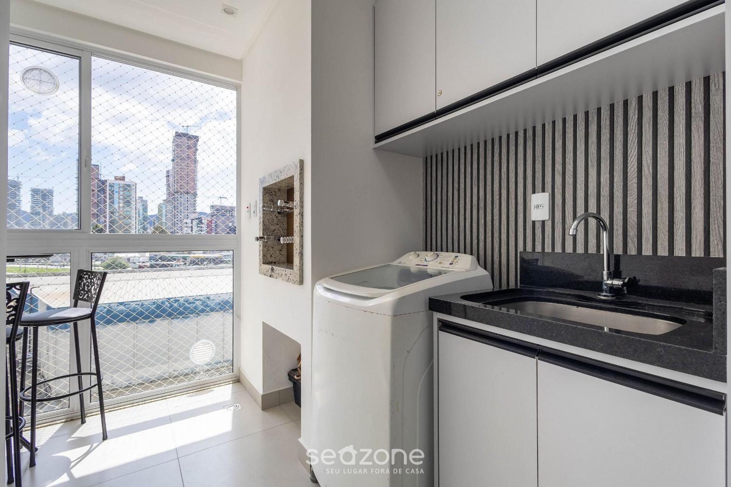 Apt w/ Gourmet Balcony 500m from the Beach CDM0101