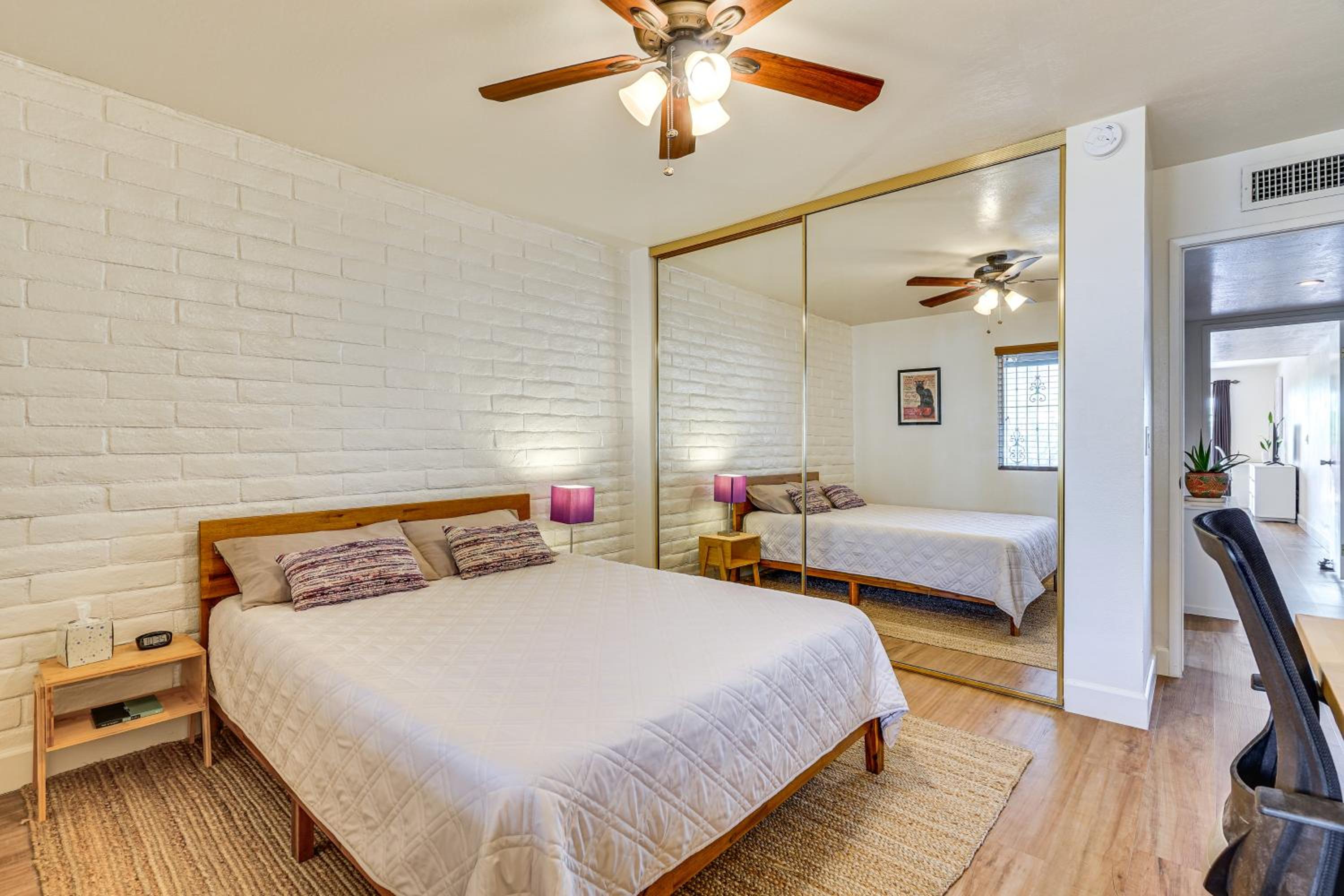 Mtn-View Townhome with Pools 5 Mi to Sabino Canyon!