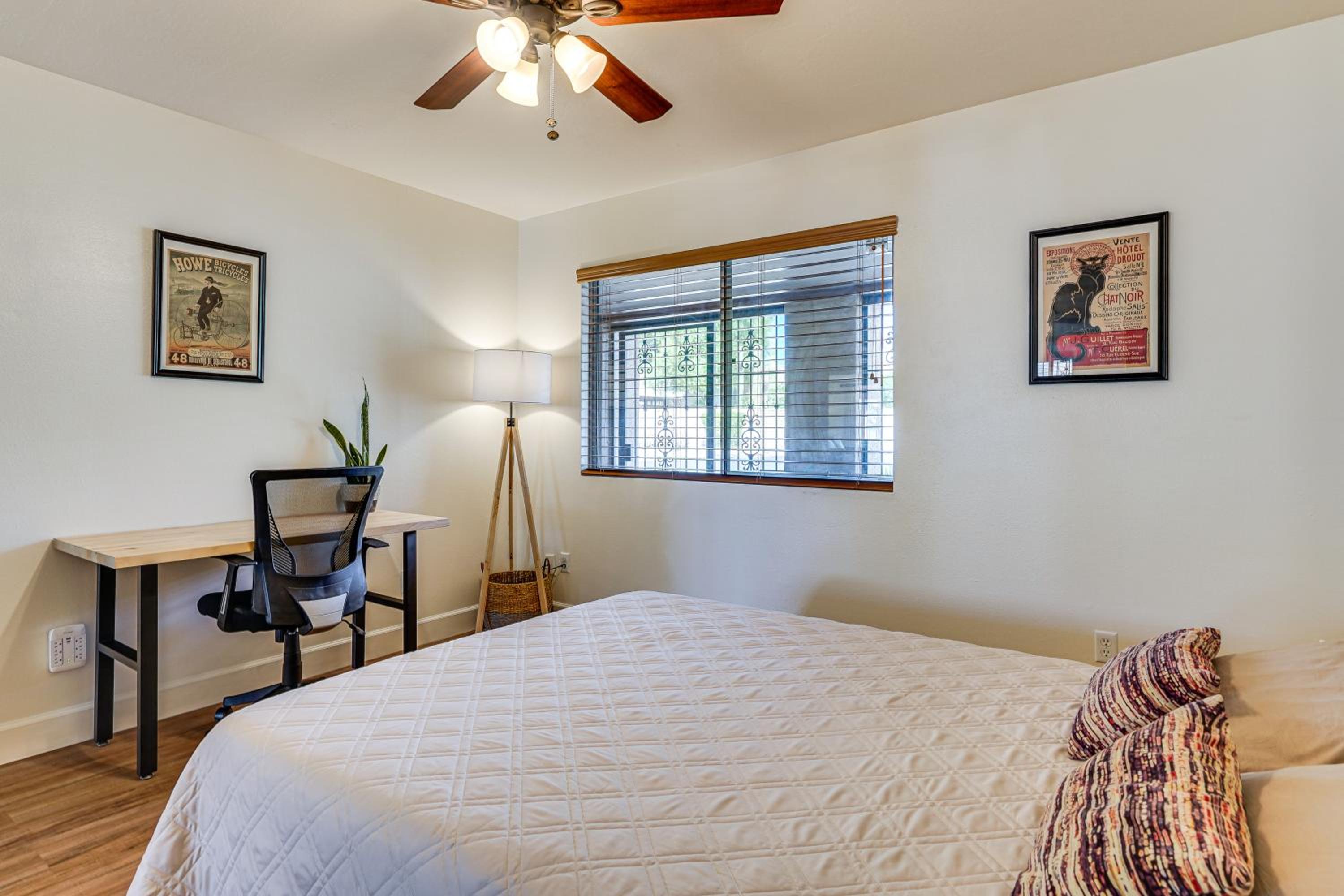 Mtn-View Townhome with Pools 5 Mi to Sabino Canyon!