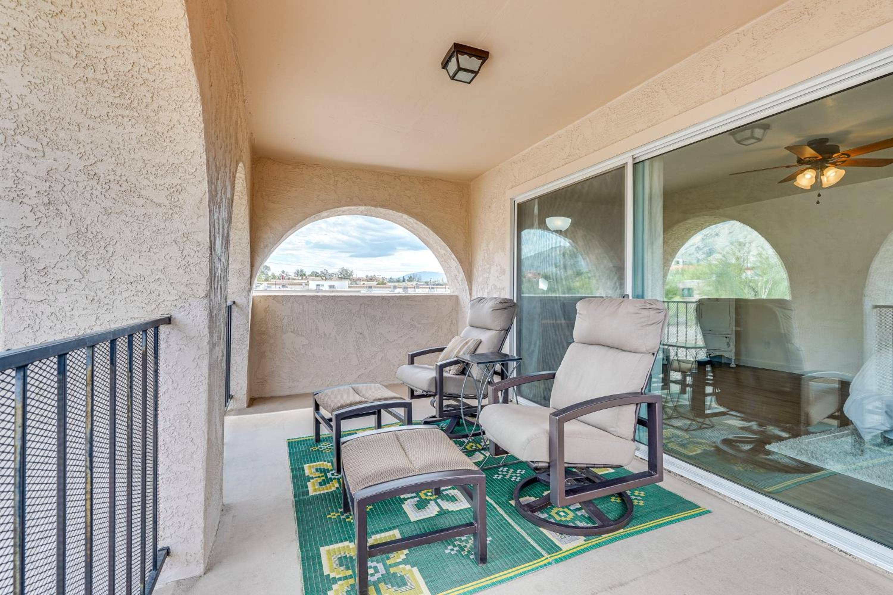 Mtn-View Townhome with Pools 5 Mi to Sabino Canyon!