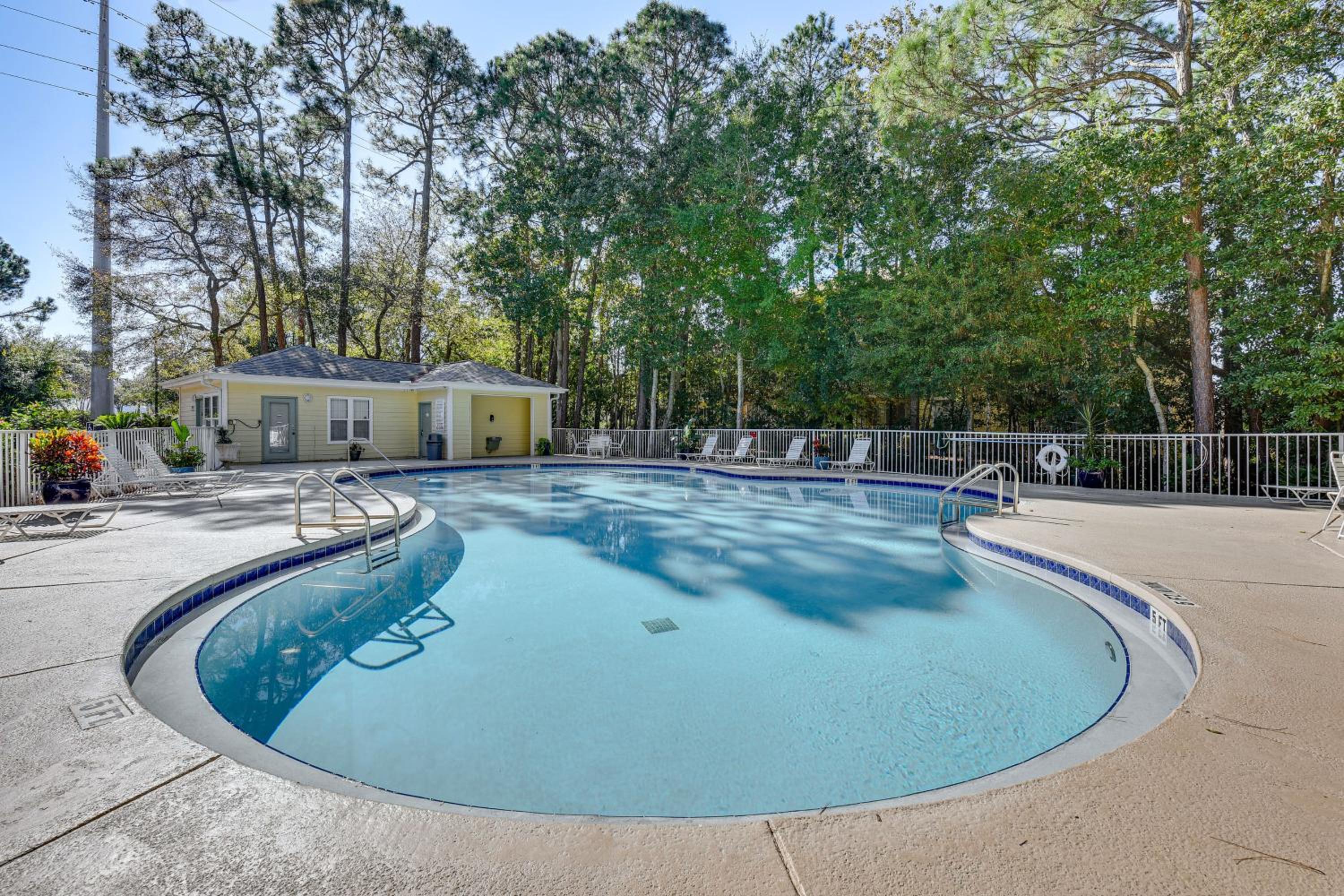 2 Mi to Ocean! Poolside Escape in Miramar Beach