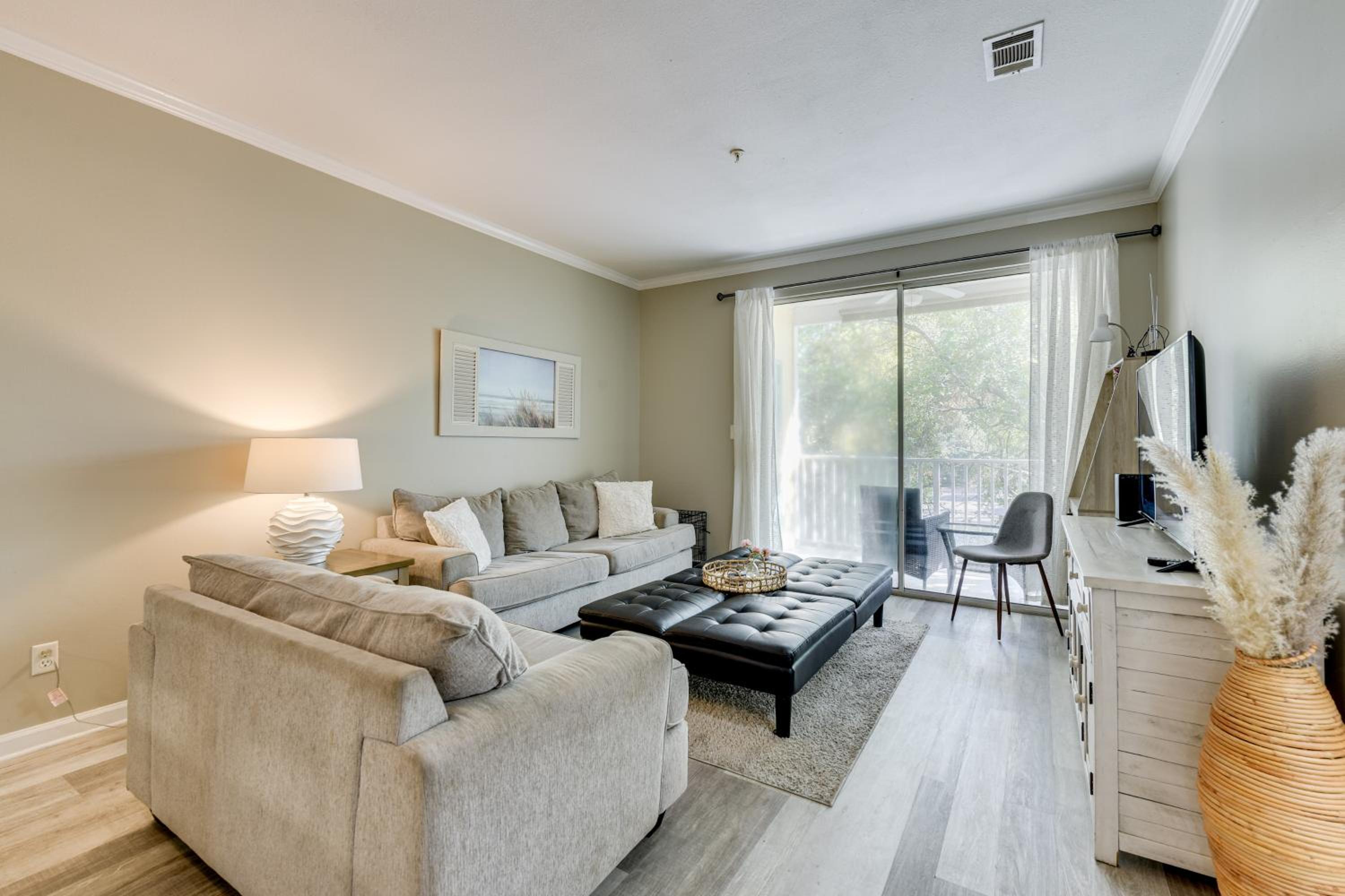 2 Mi to Ocean! Poolside Escape in Miramar Beach