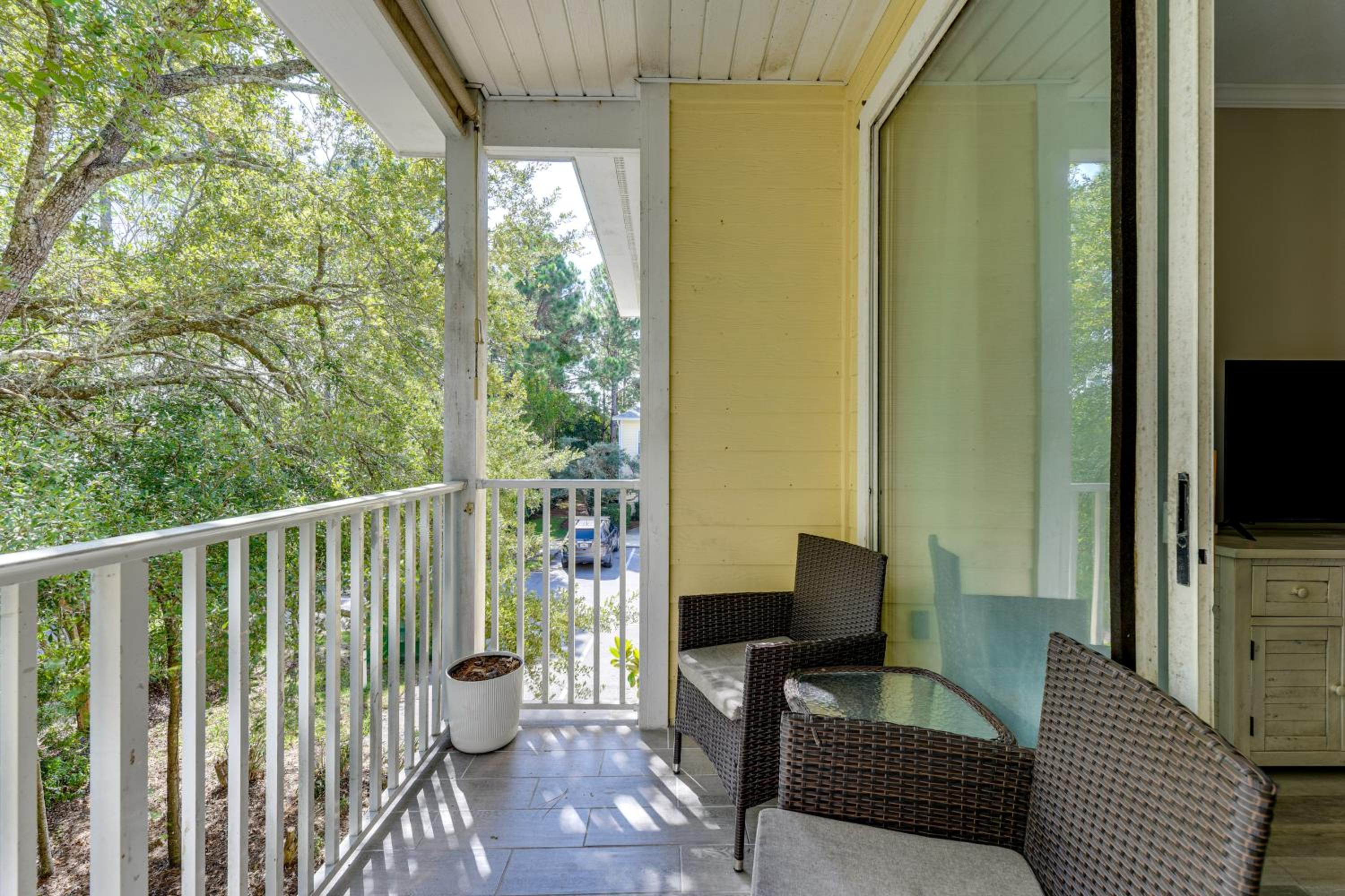 2 Mi to Ocean! Poolside Escape in Miramar Beach
