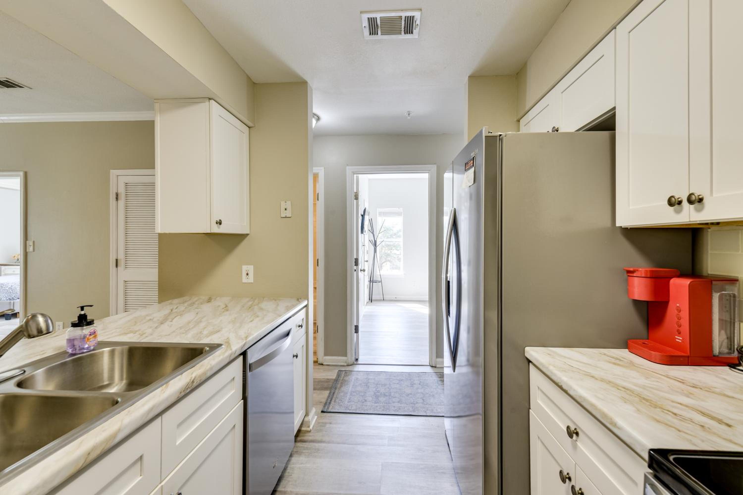 2 Mi to Ocean! Poolside Escape in Miramar Beach