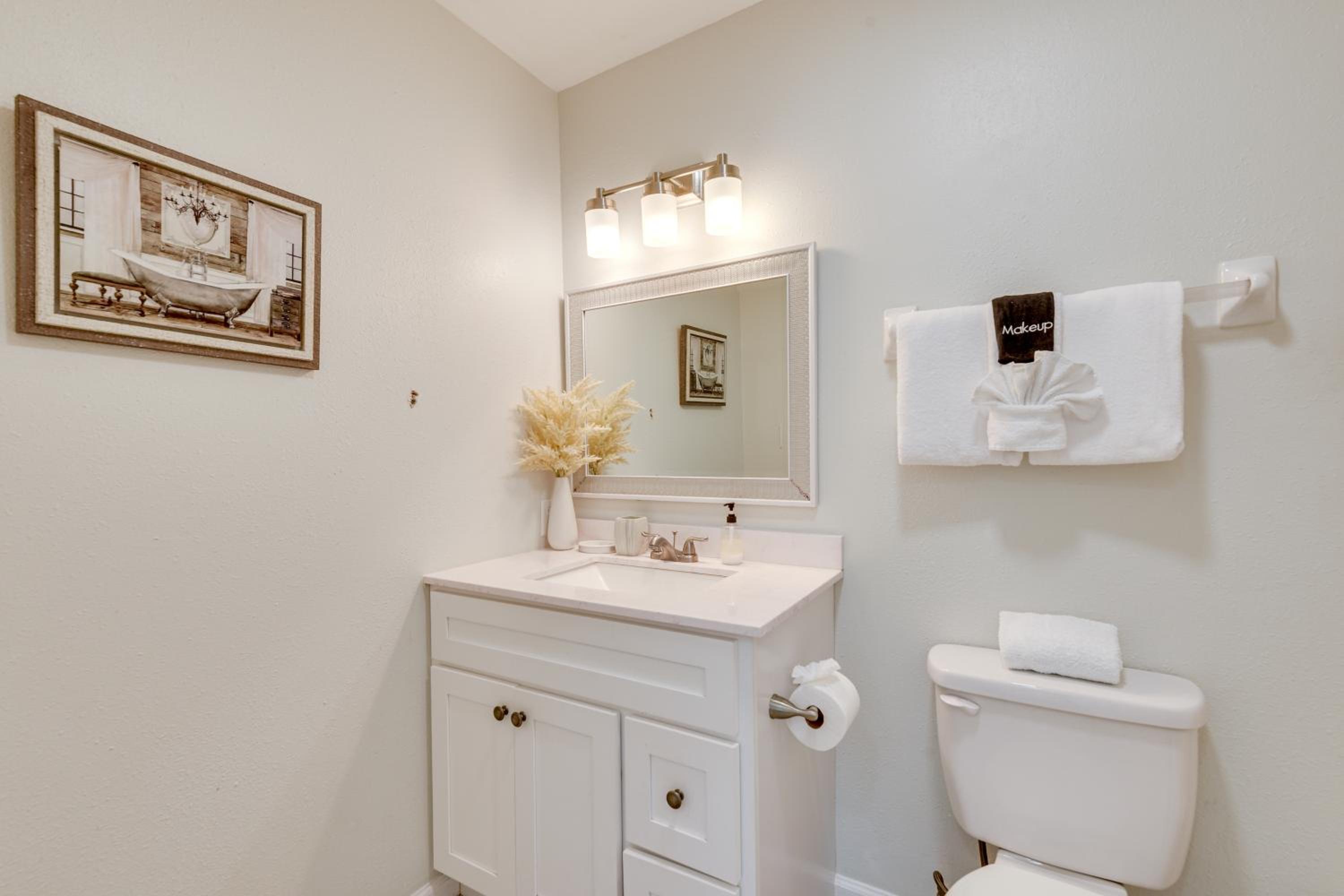 2 Mi to Ocean! Poolside Escape in Miramar Beach