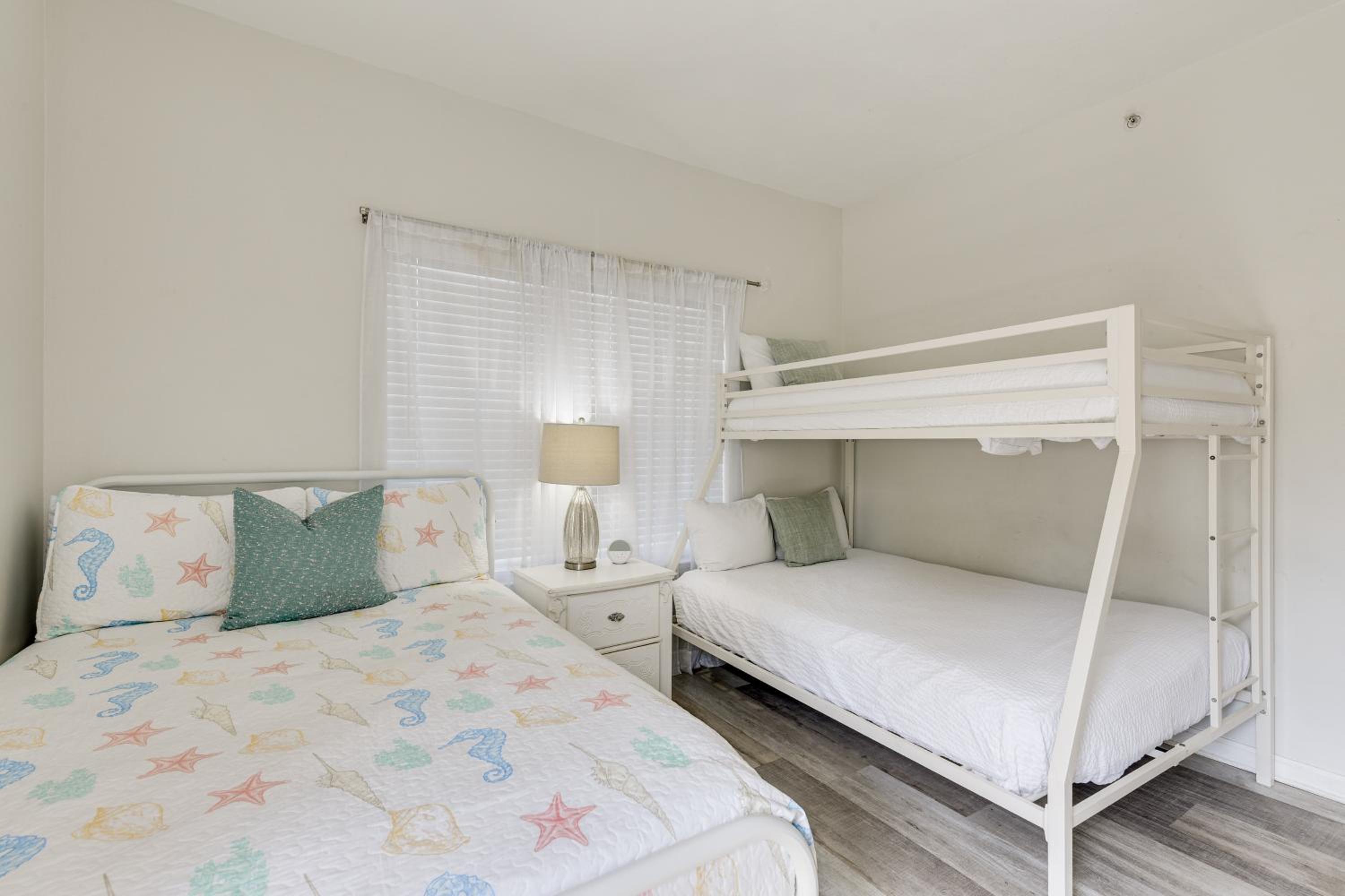 2 Mi to Ocean! Poolside Escape in Miramar Beach