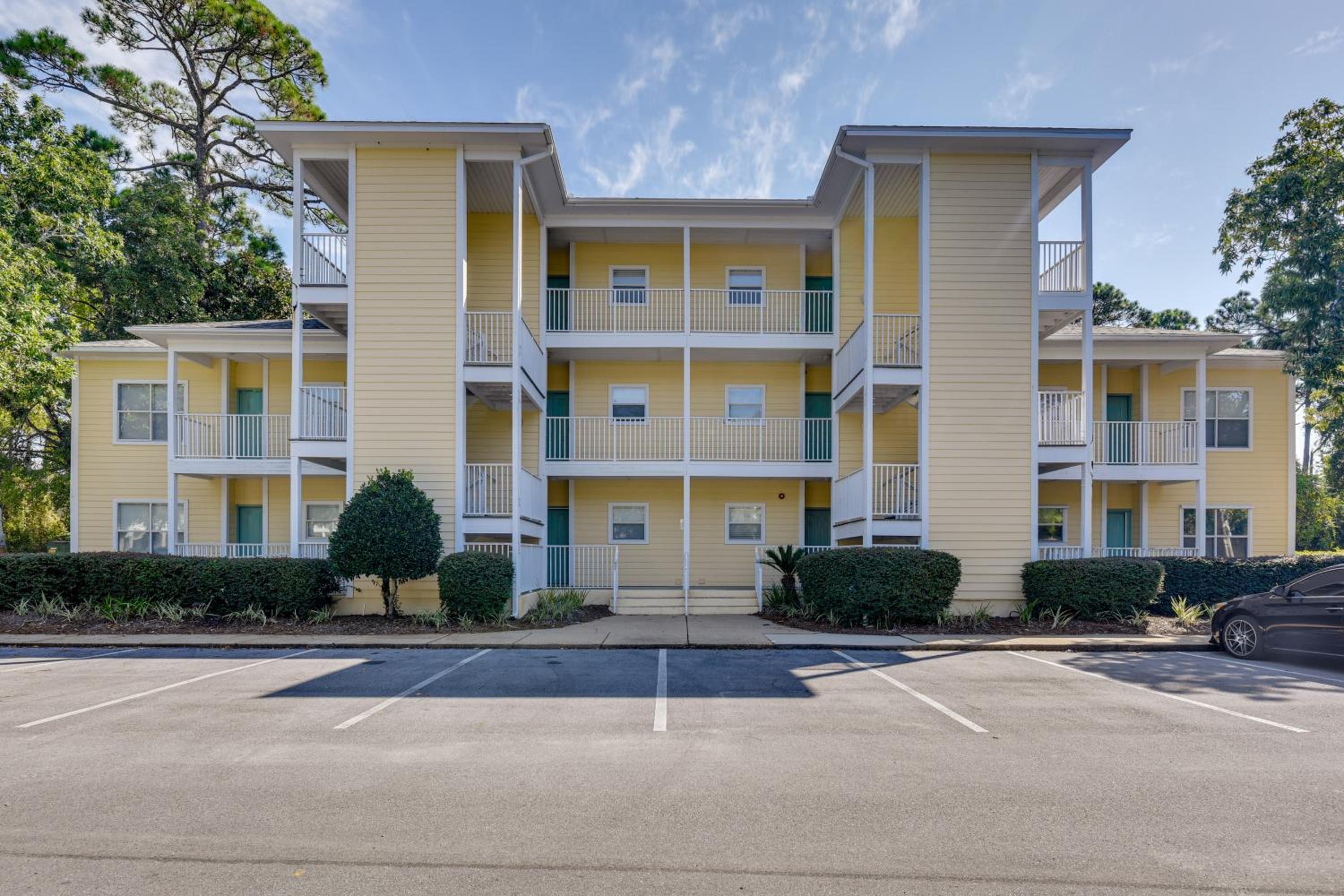 2 Mi to Ocean! Poolside Escape in Miramar Beach