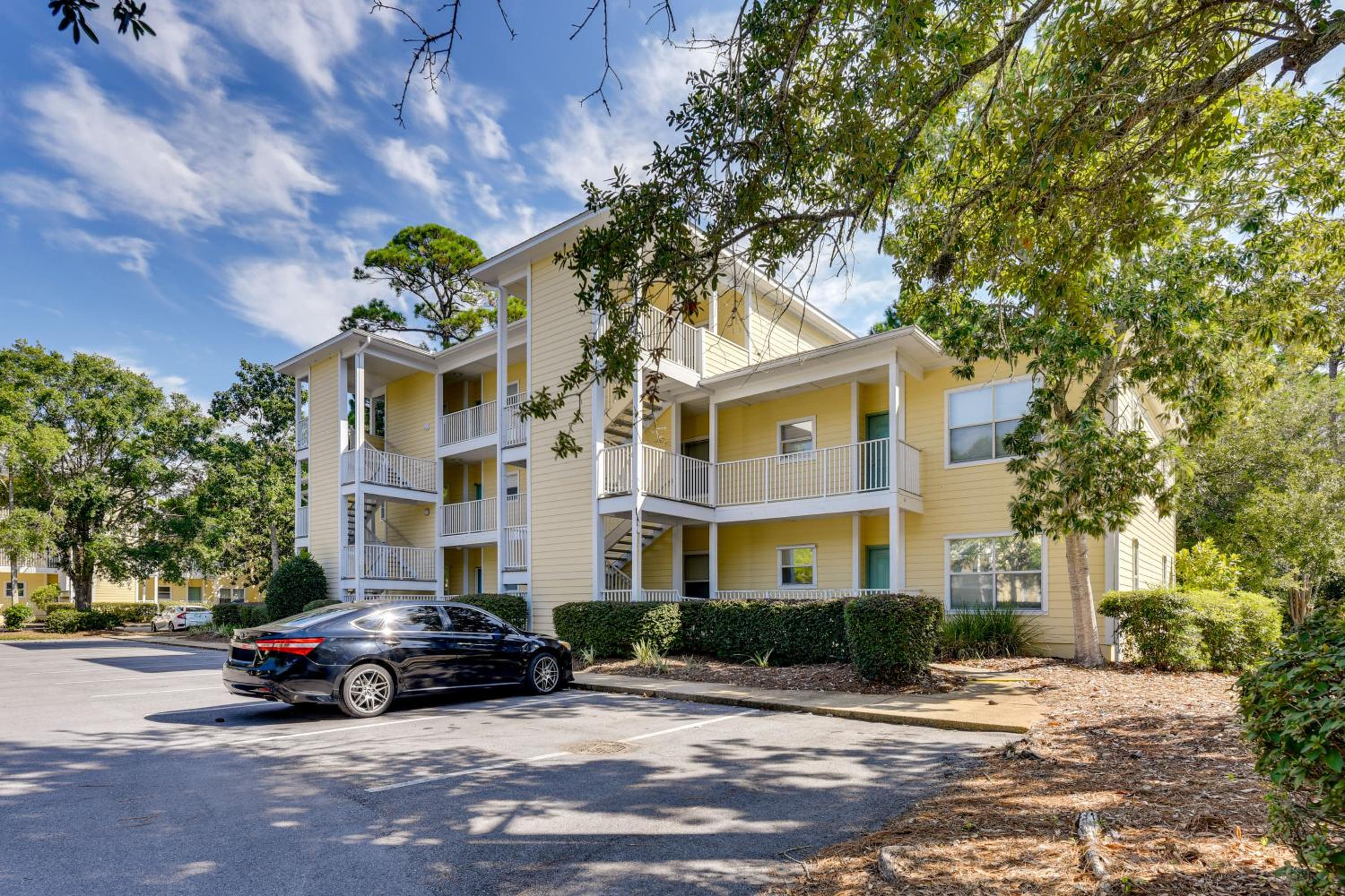 2 Mi to Ocean! Poolside Escape in Miramar Beach