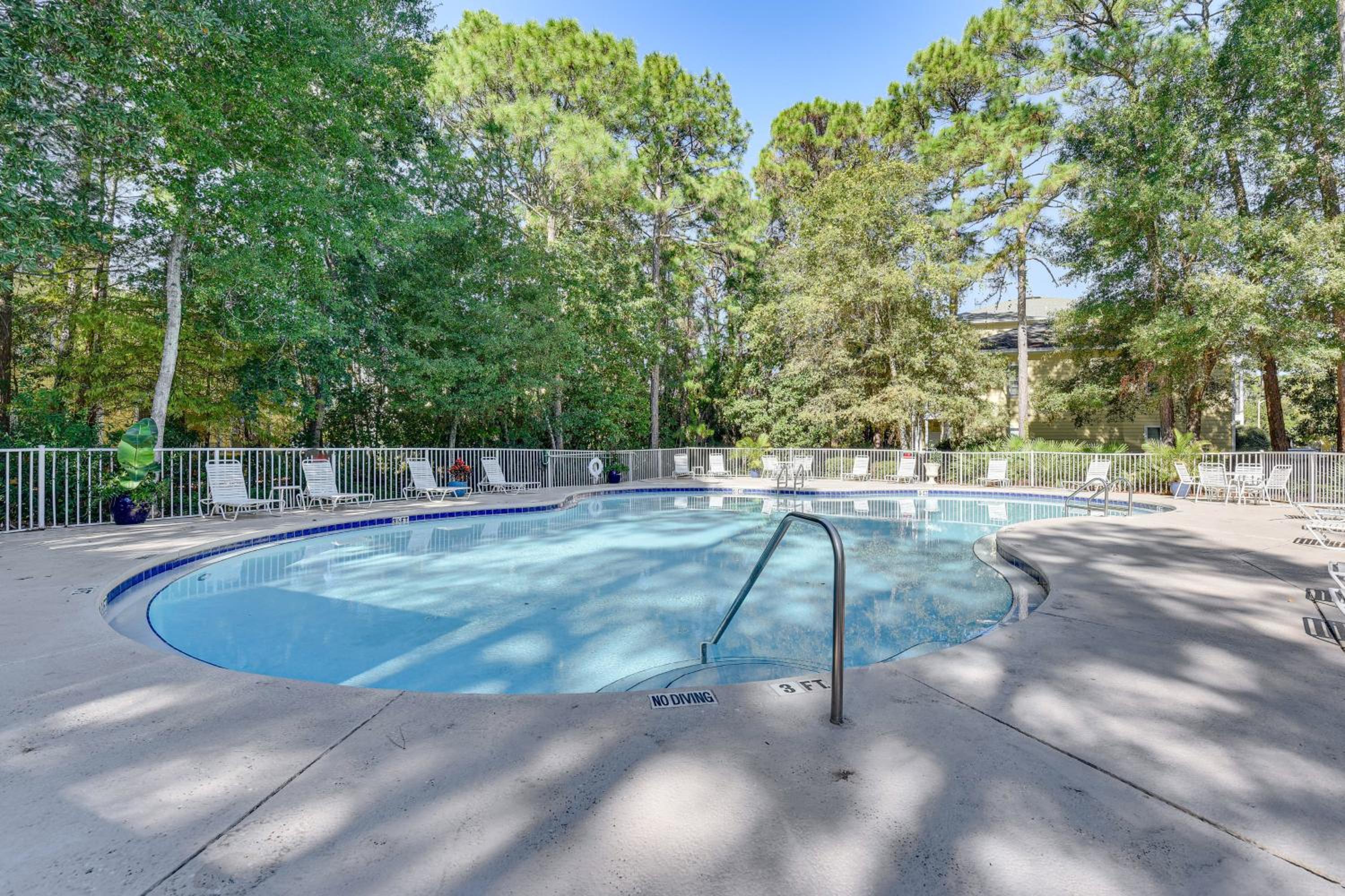2 Mi to Ocean! Poolside Escape in Miramar Beach
