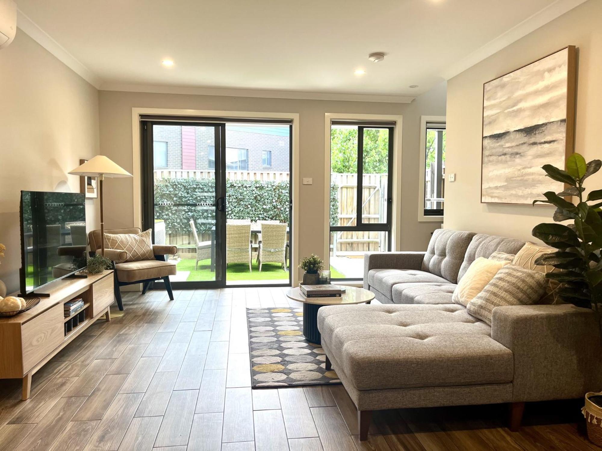 Stylish Townhouse with Private Courtyard