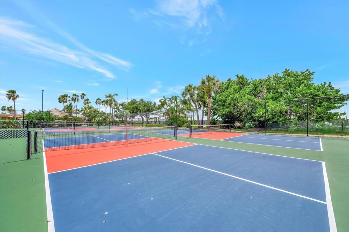 Sunset Suite Heated Pool Tennis & Gym Balcony