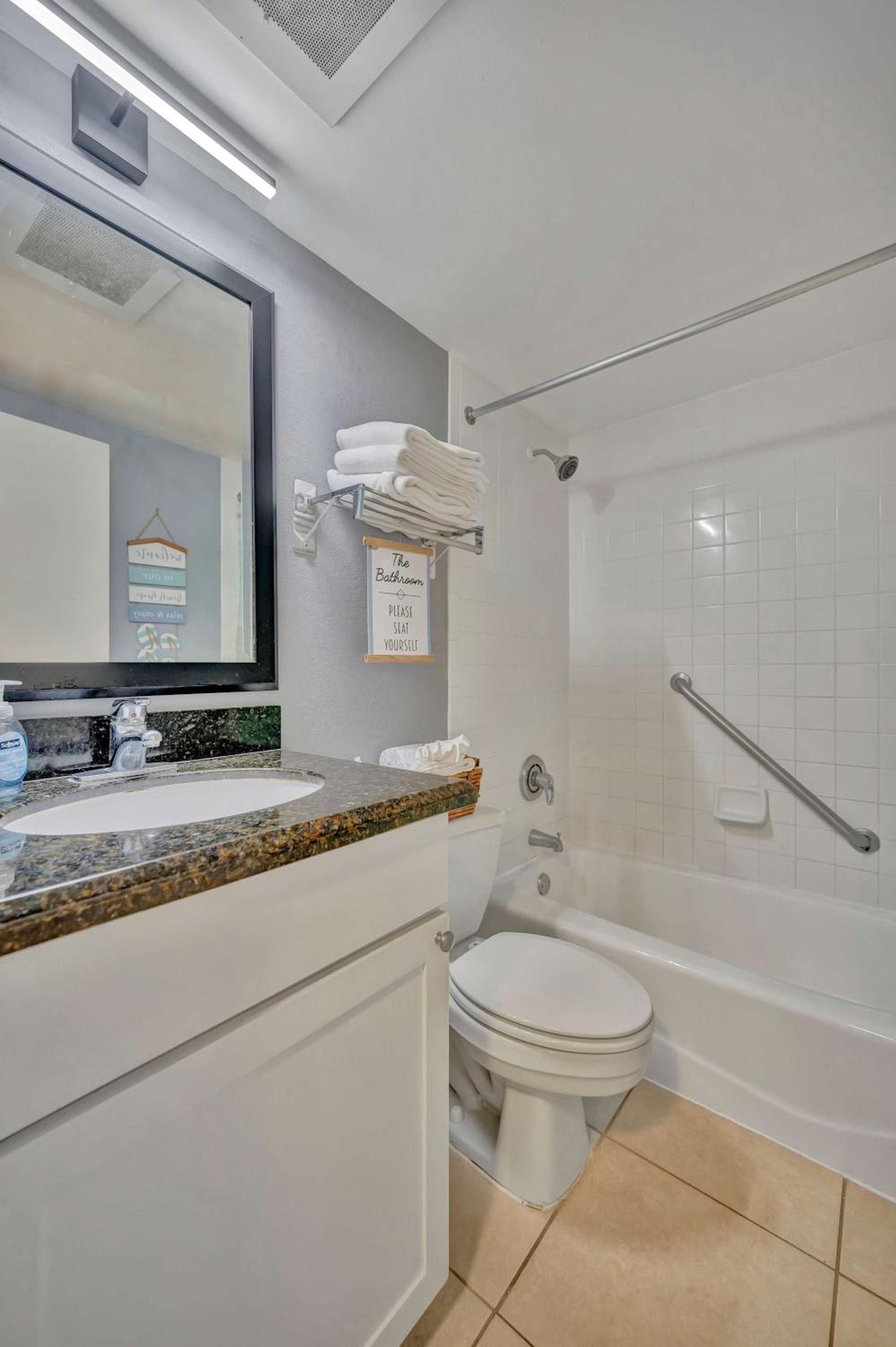 Sunset Suite Heated Pool Tennis & Gym Balcony
