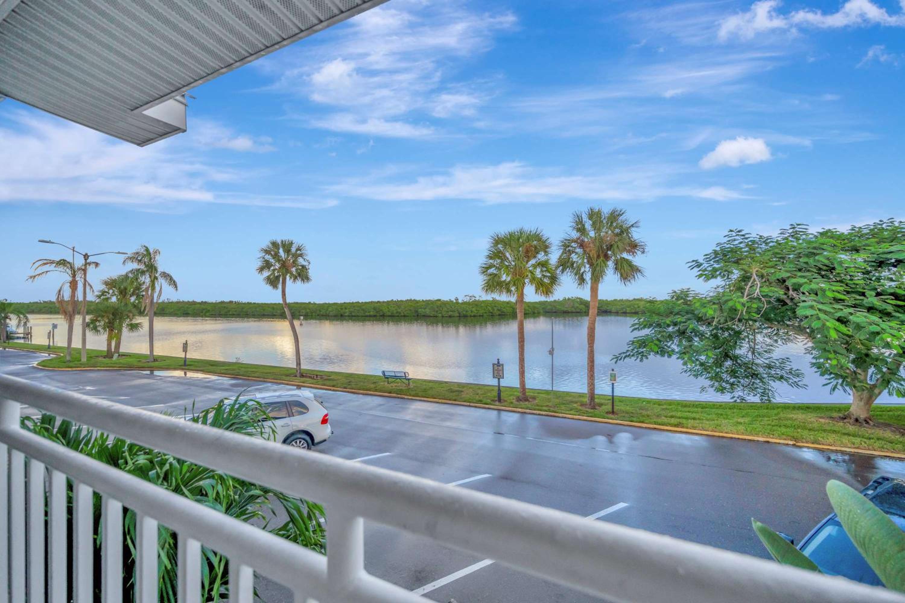 Sunset Suite Heated Pool Tennis & Gym Balcony