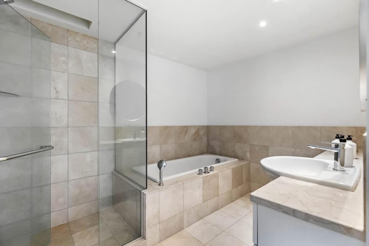 Modern 1BR Escape Central Auckland by Zodiak Stays