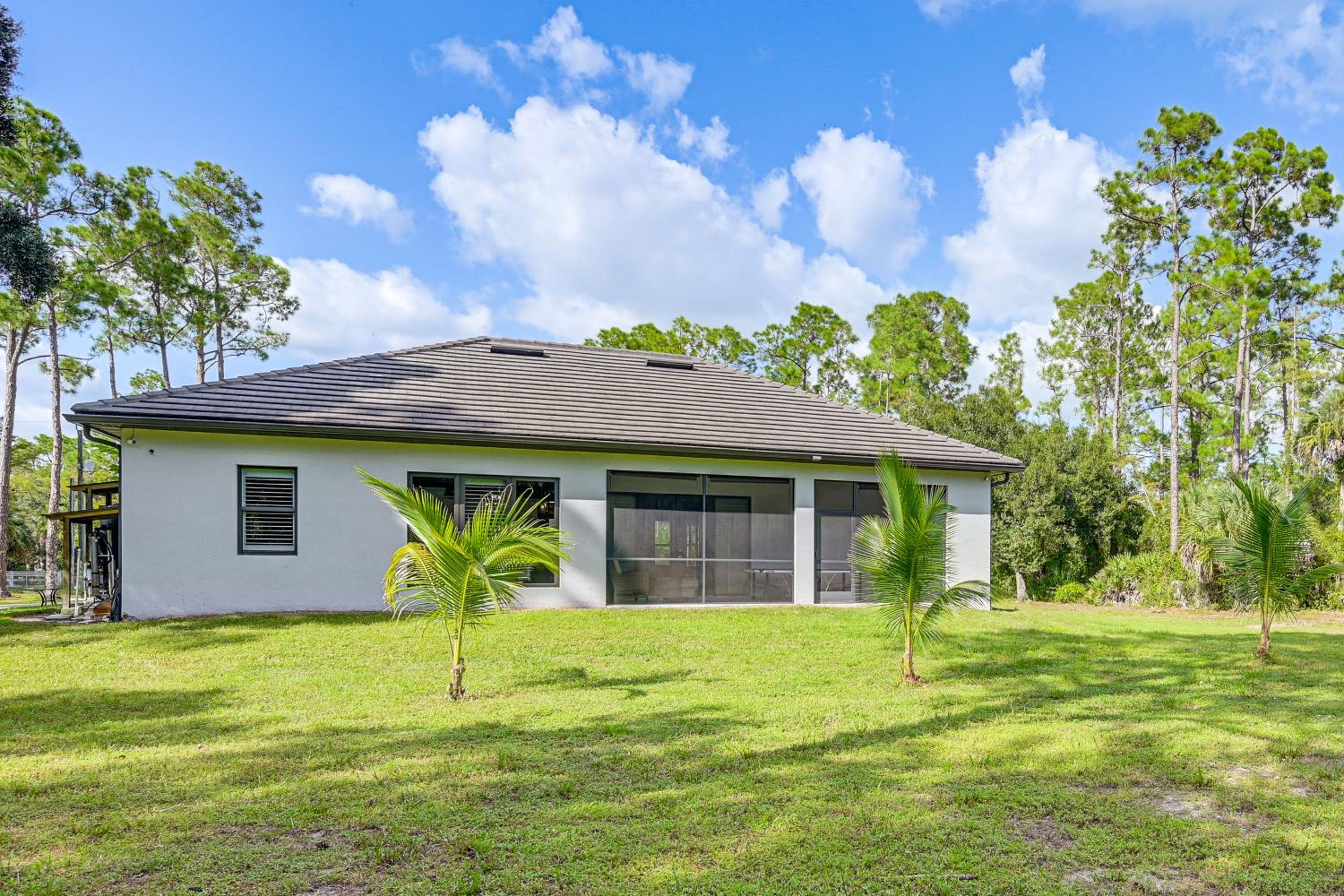 Serene, Pet-Friendly Naples Home by Golf and Beaches