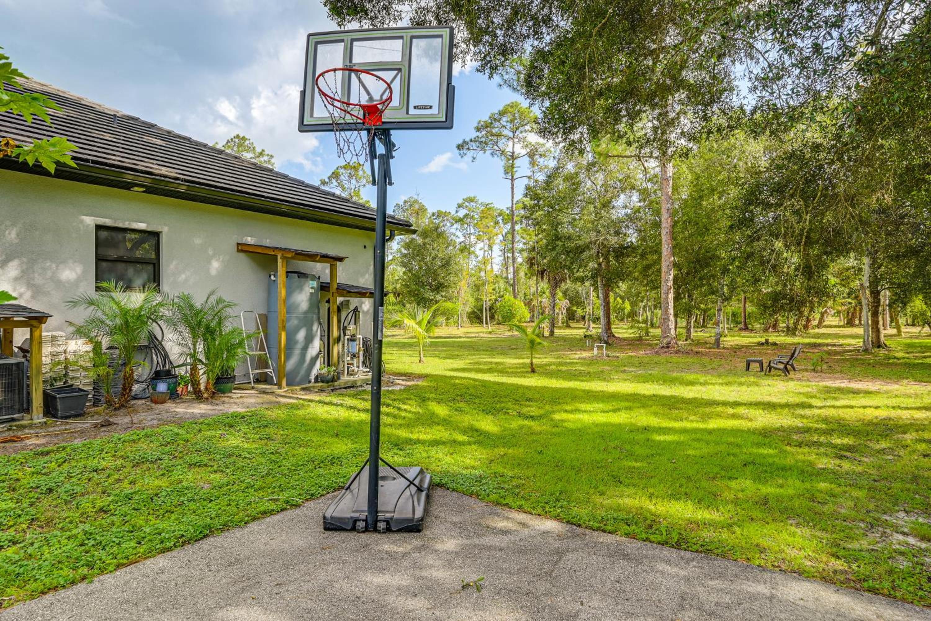 Serene, Pet-Friendly Naples Home by Golf and Beaches
